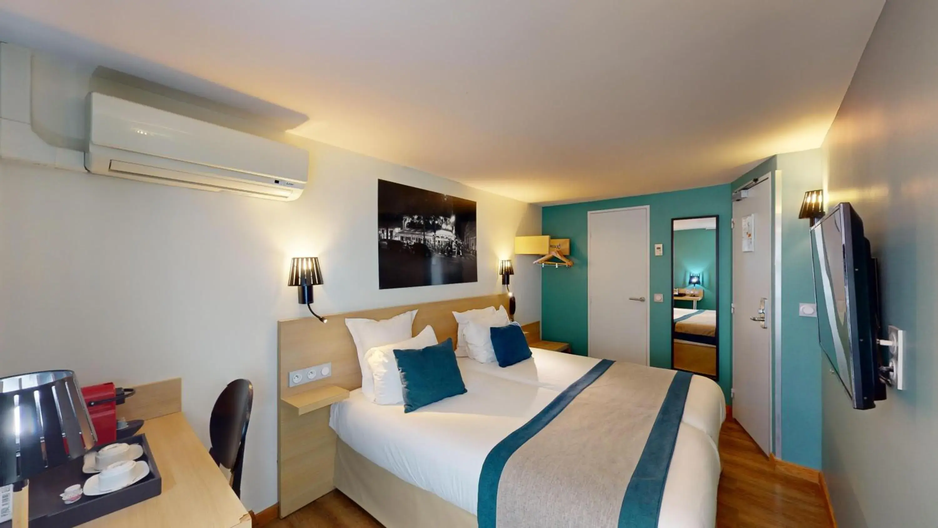 Bedroom, Bed in Best Western Hotel Opéra Drouot Bedroom, Bed in Best Western Hotel Opéra Drouot