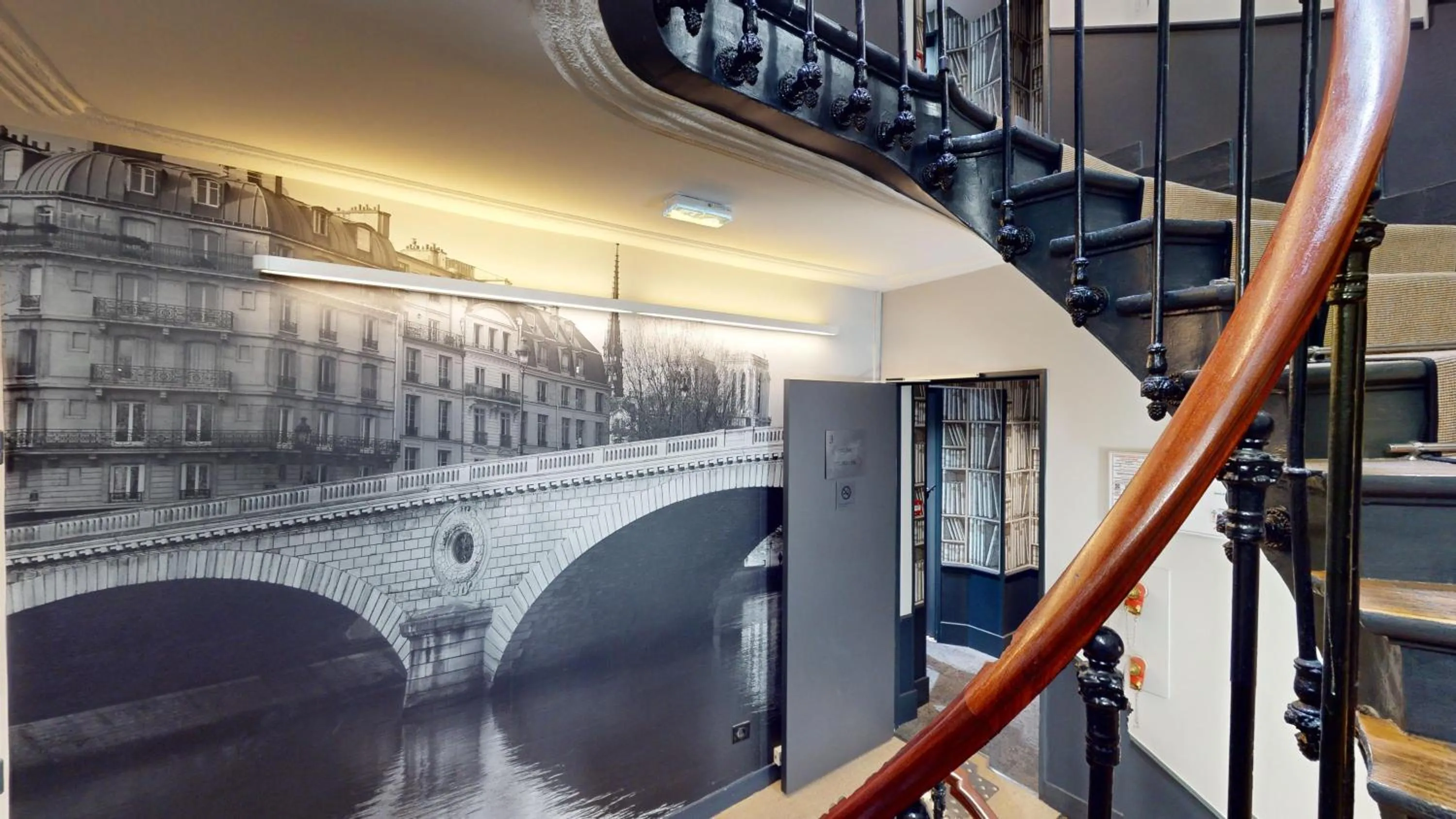 Decorative detail in Best Western Hotel Opéra Drouot