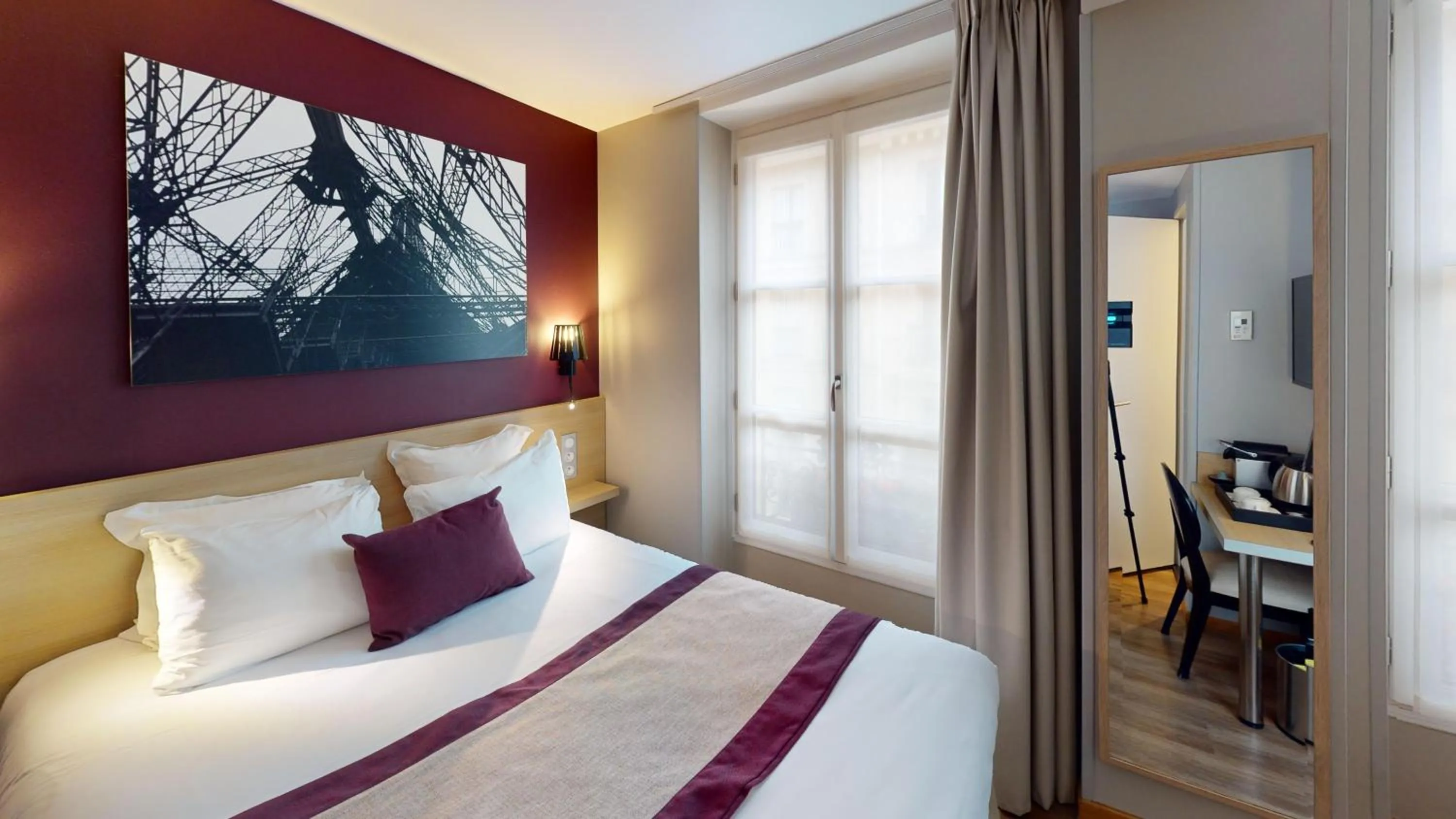 Bedroom, Bed in Best Western Hotel Opéra Drouot