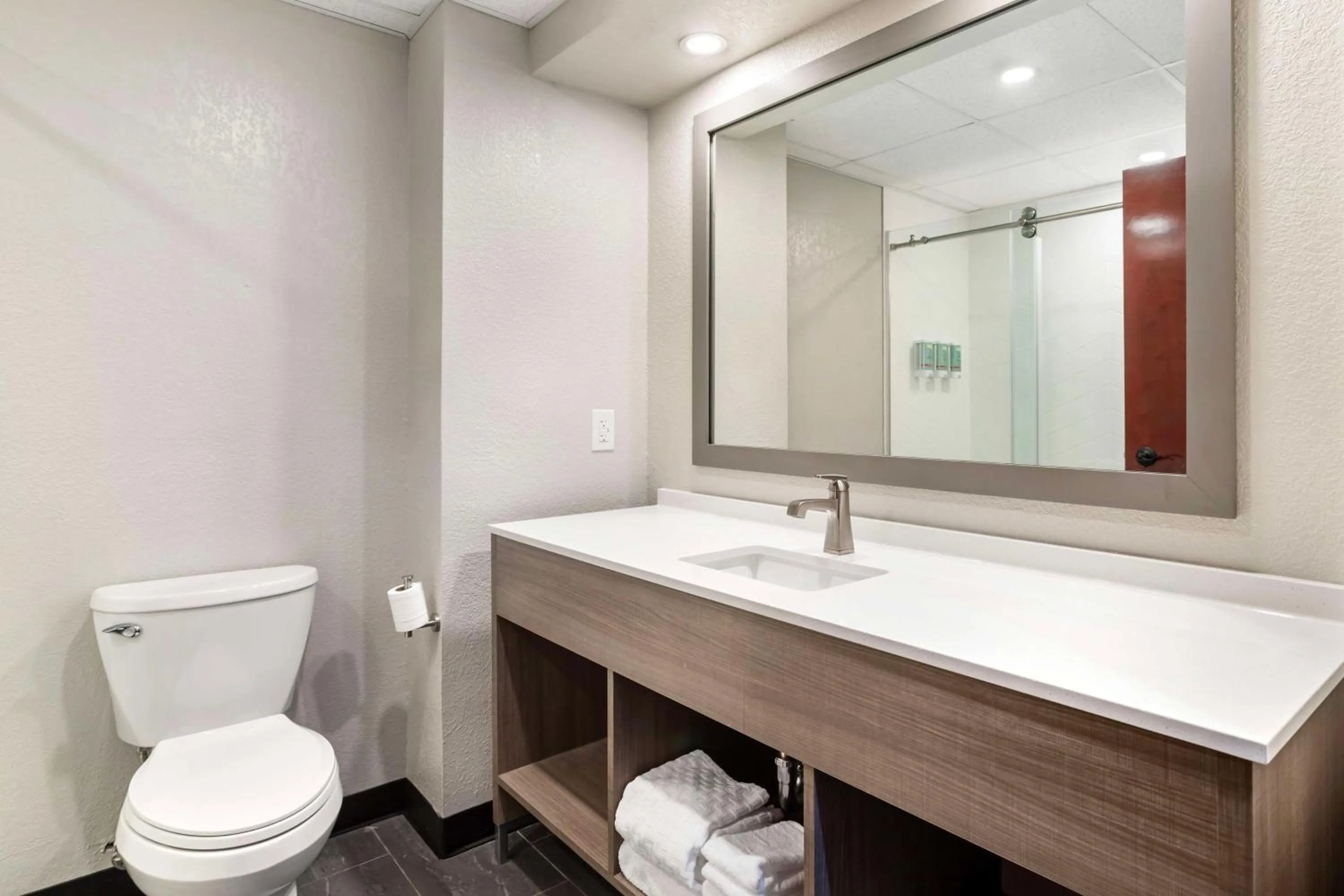 Bathroom in Best Western of Wise