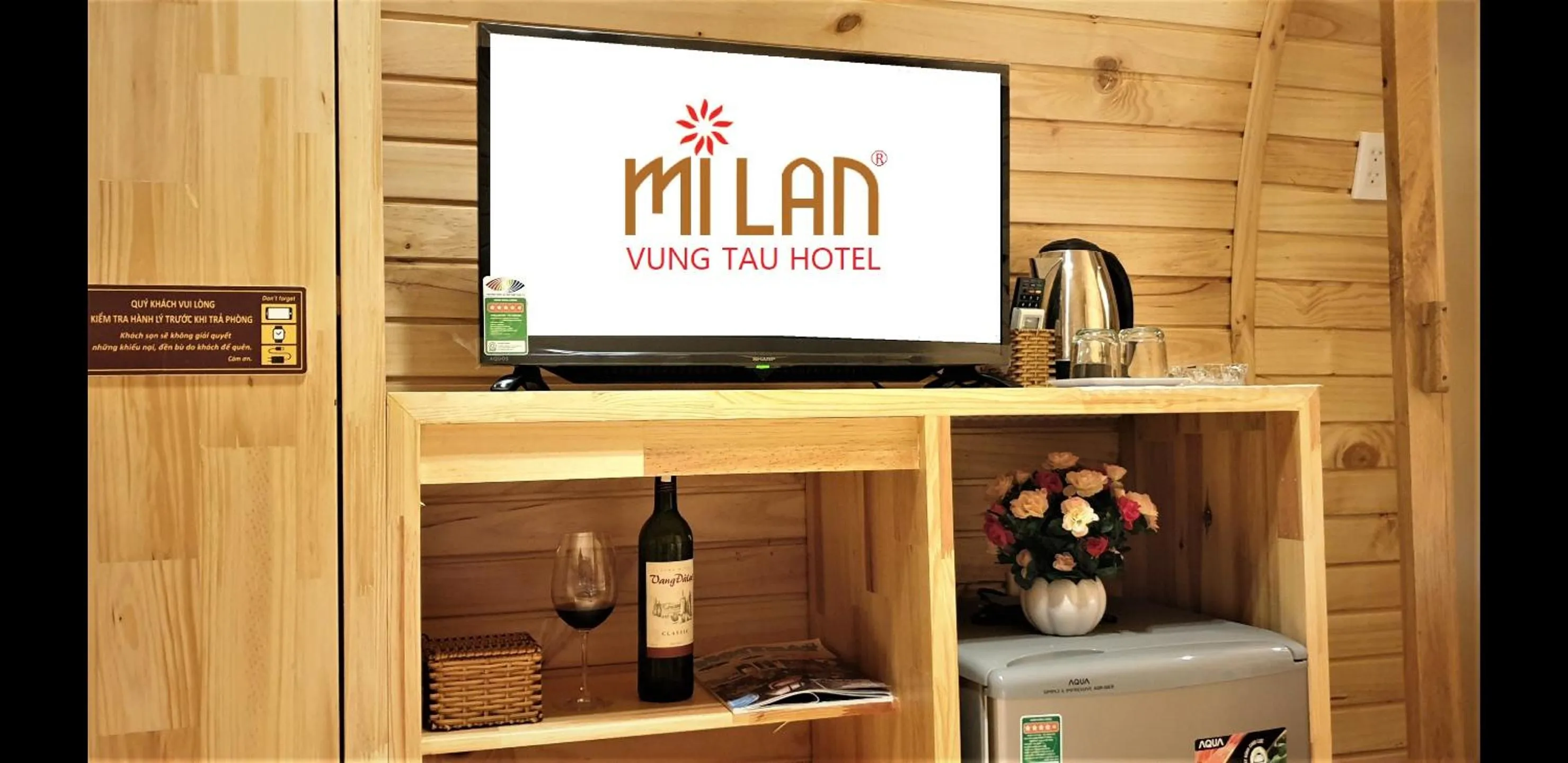 TV and multimedia in Mi Lan Boutique Resort