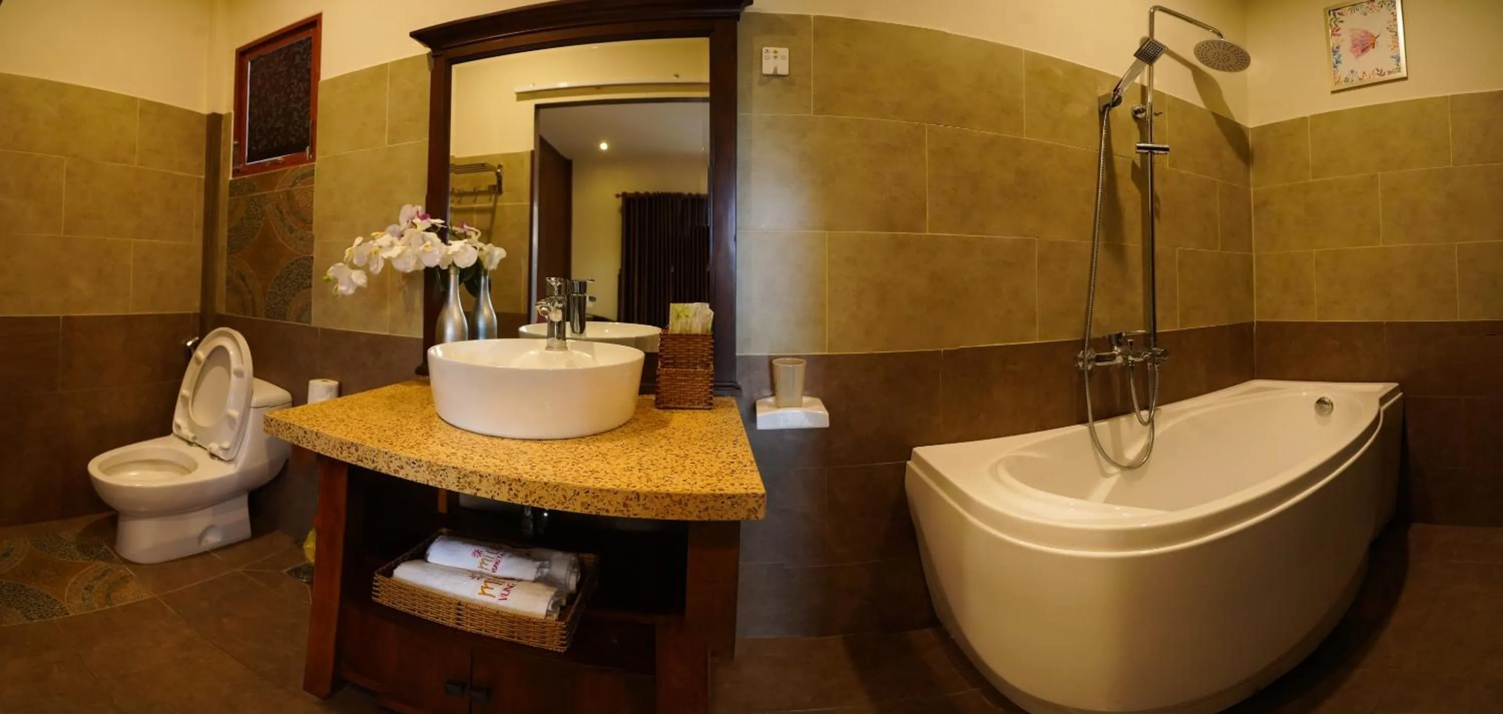 Toilet in Mi Lan Boutique Resort