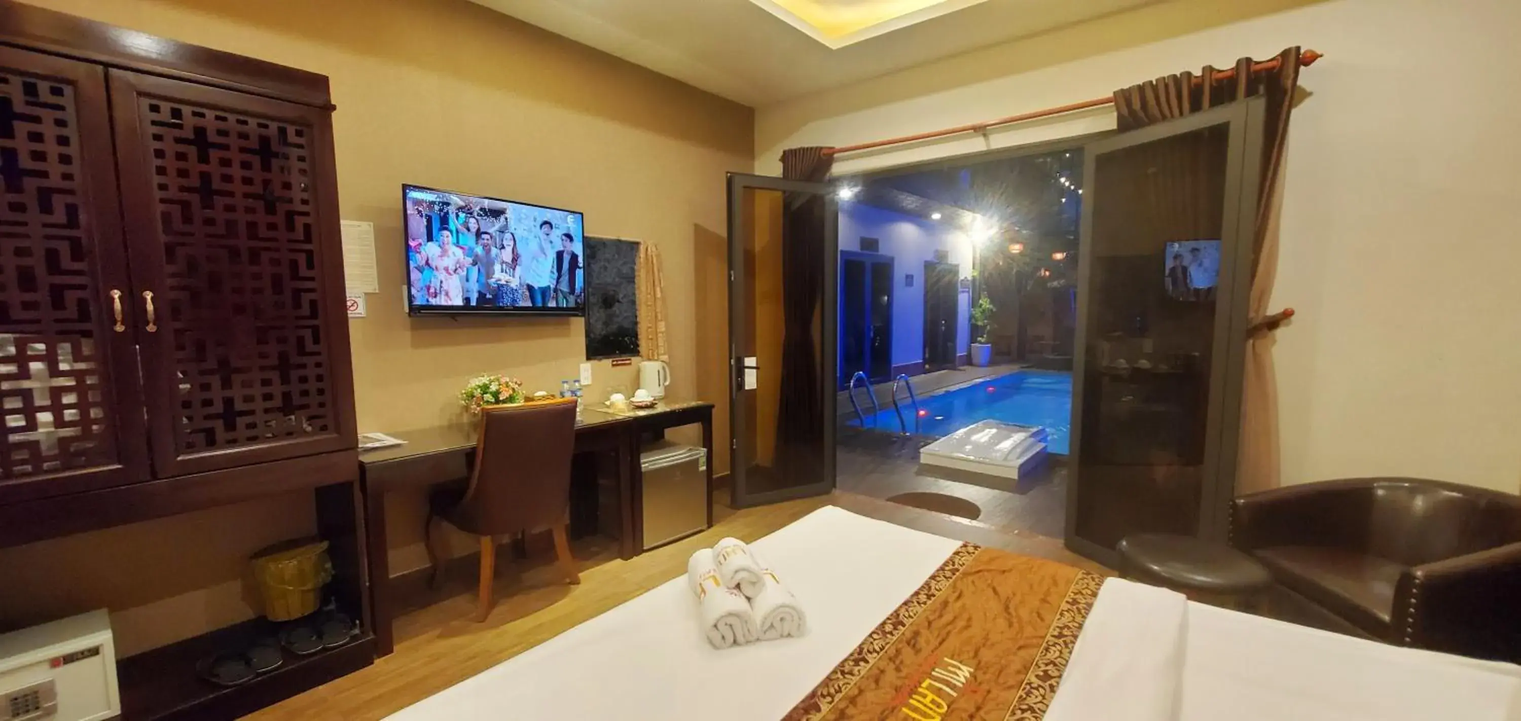 Pool view, Bed in Mi Lan Boutique Resort Pool view, Bed in Mi Lan Boutique Resort