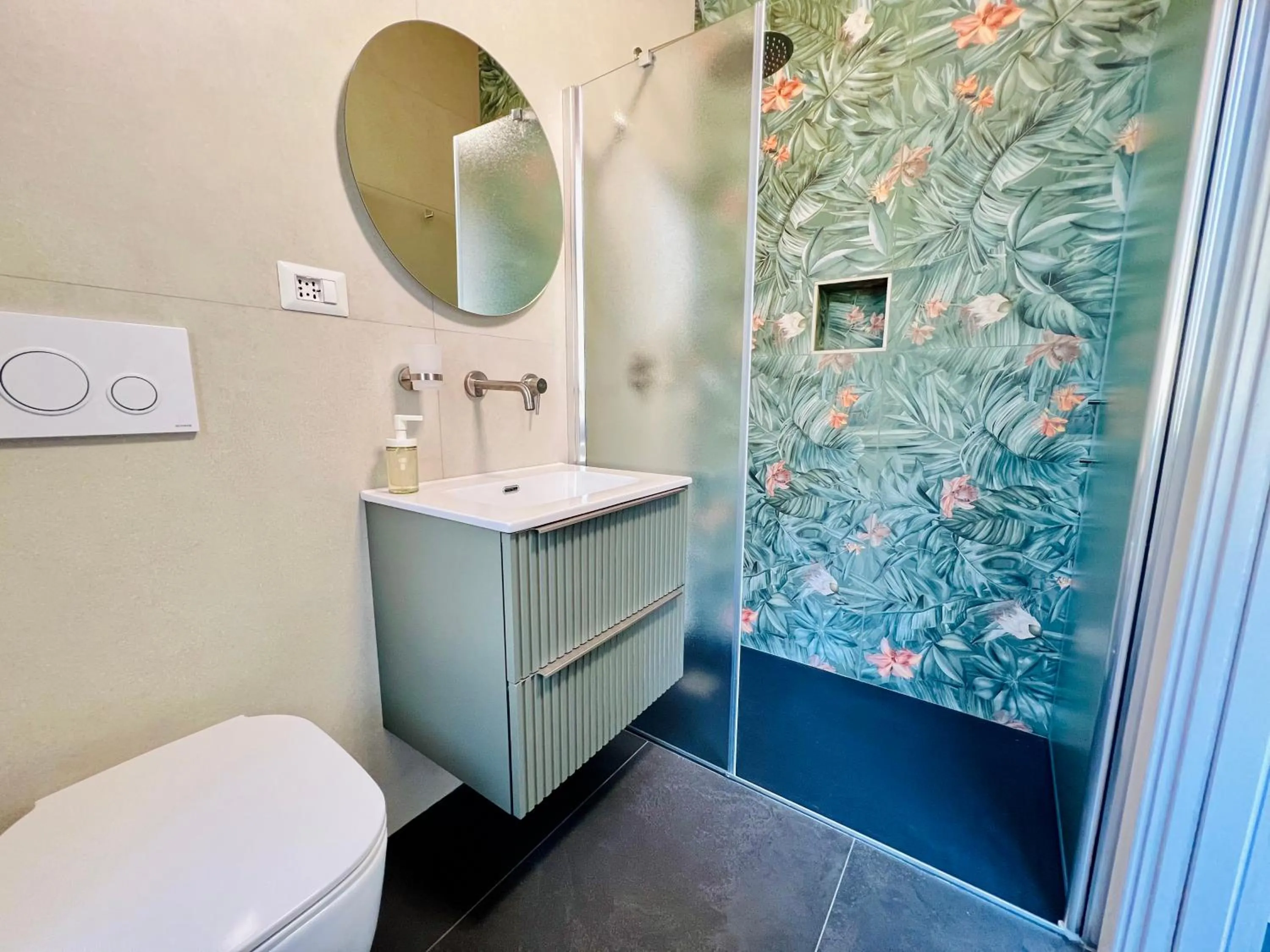 Shower in "Sweet Life" Casa Vacanze