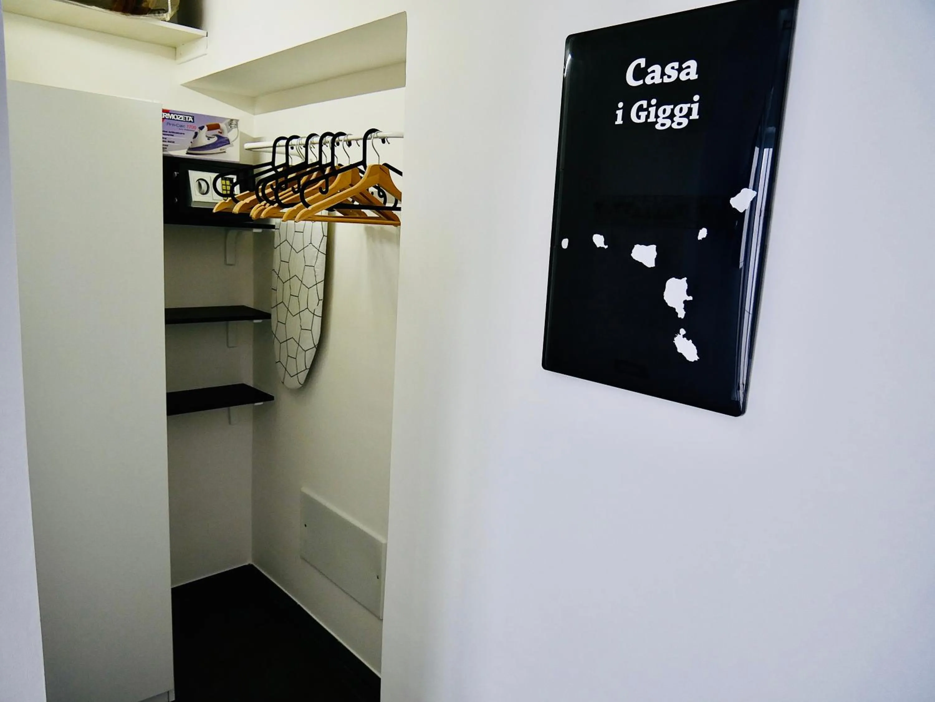 wardrobe in "Sweet Life" Casa Vacanze