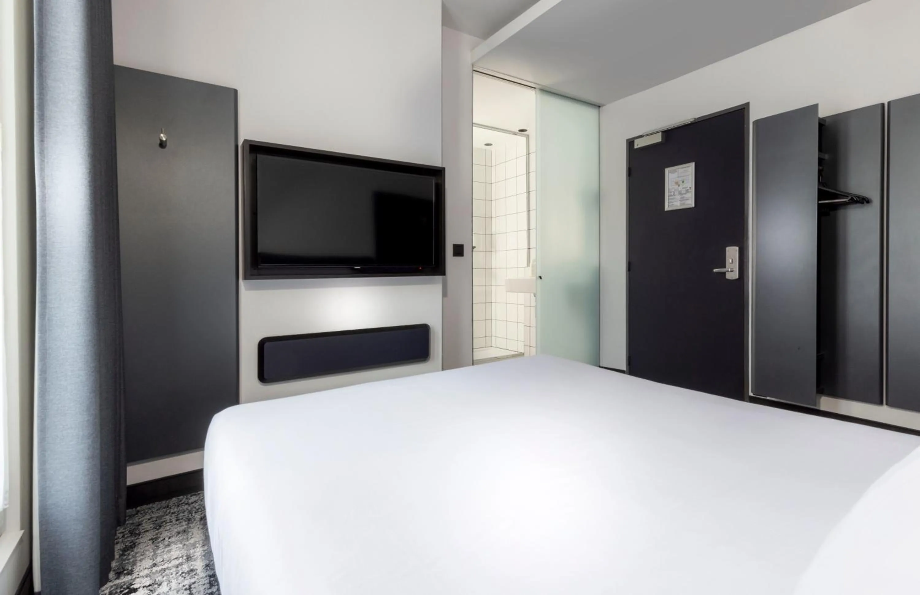 Bed in Libertel Austerlitz Jardin des Plantes