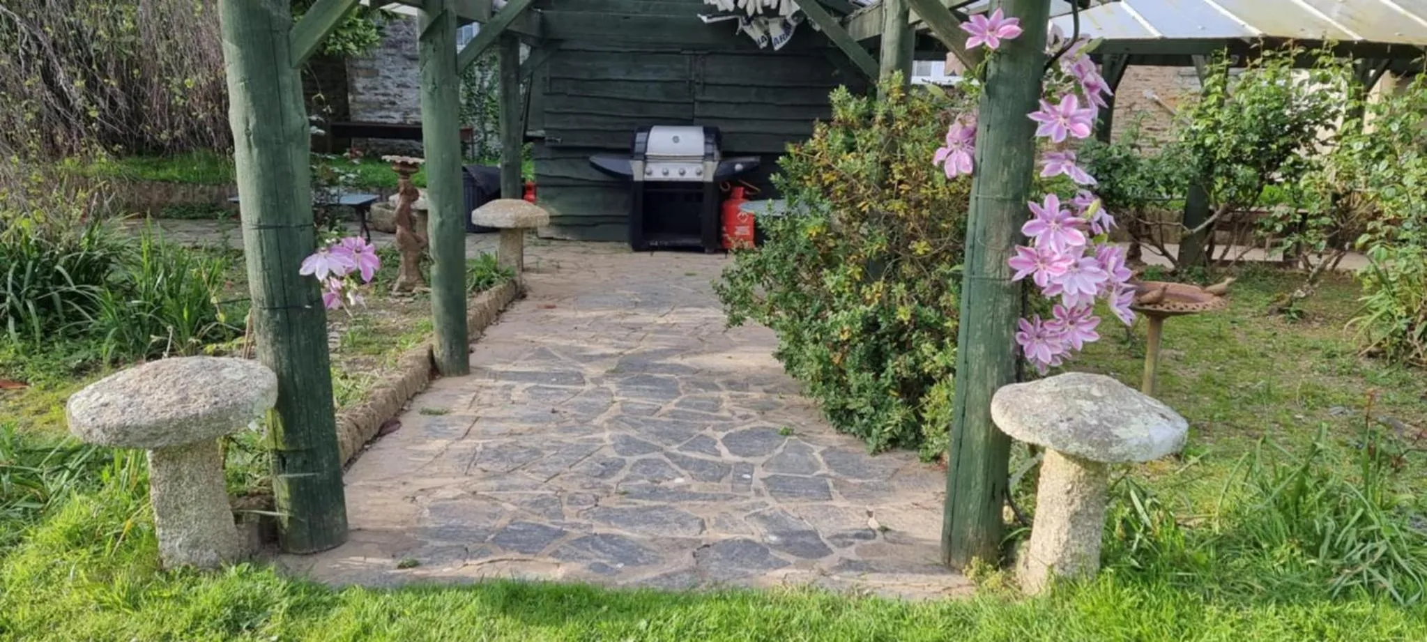 Property building in Great Trethew Hotel - Self Catering Lodges - Bar & Restaurant