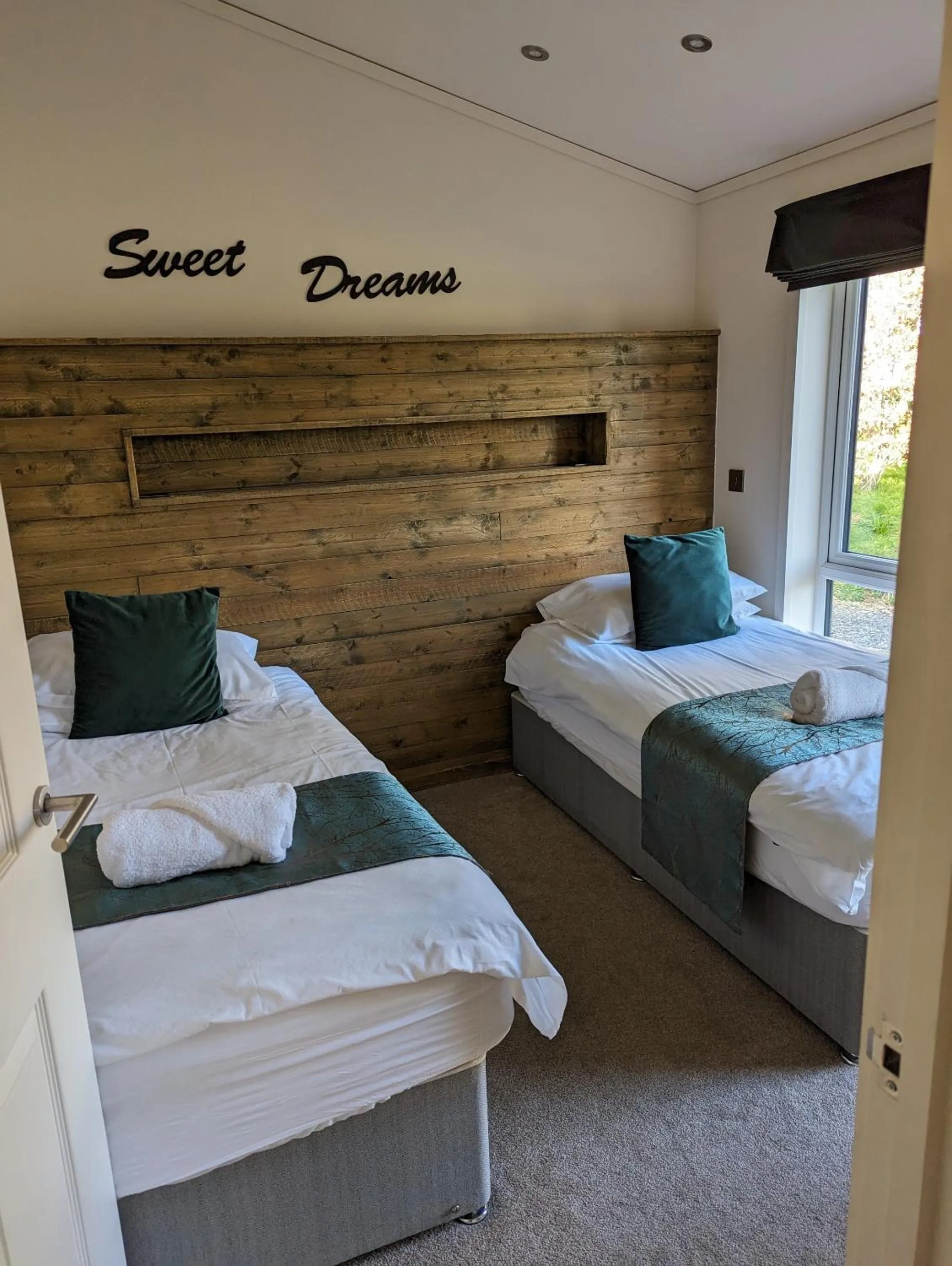 Bedroom, Bed in Great Trethew Hotel - Self Catering Lodges - Bar & Restaurant