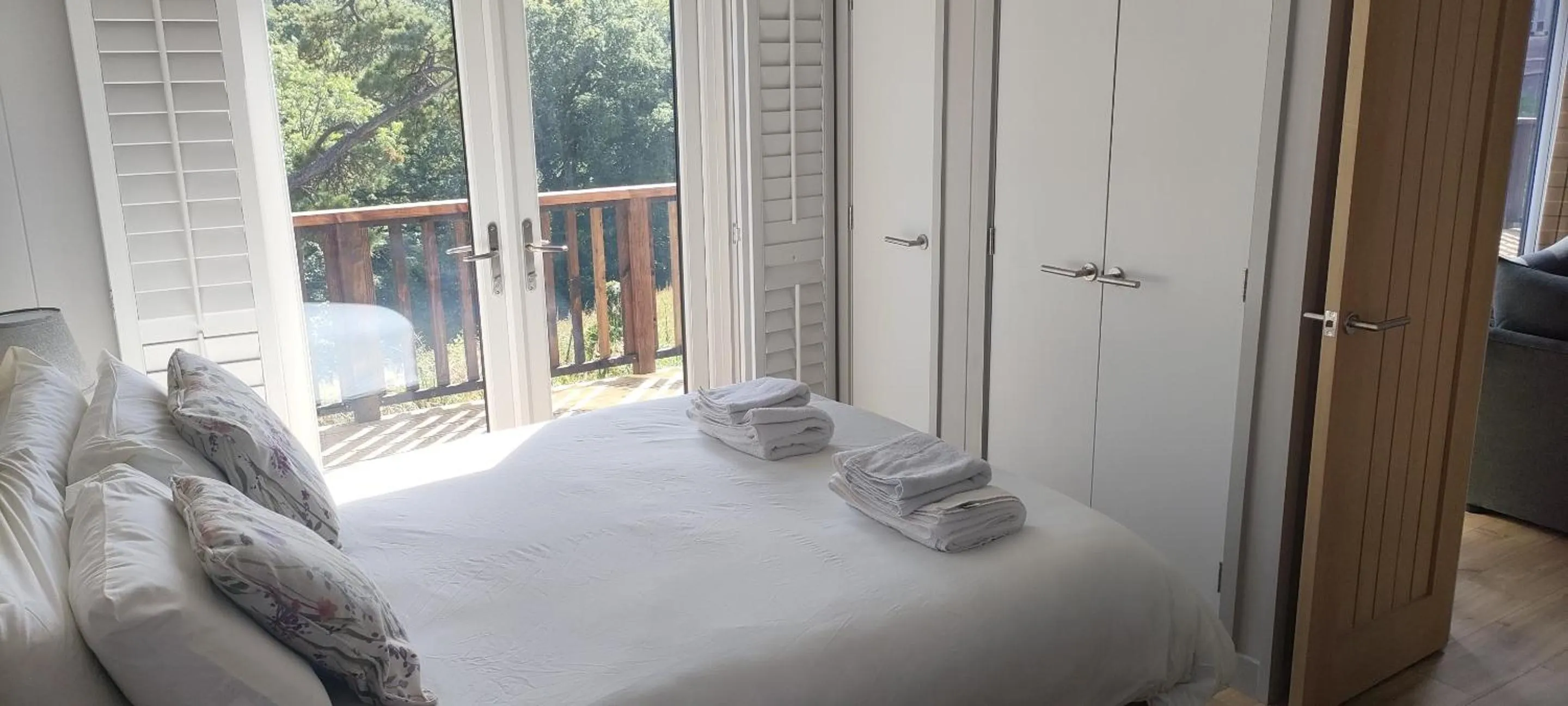 Bedroom, Bed in Great Trethew Hotel - Self Catering Lodges - Bar & Restaurant