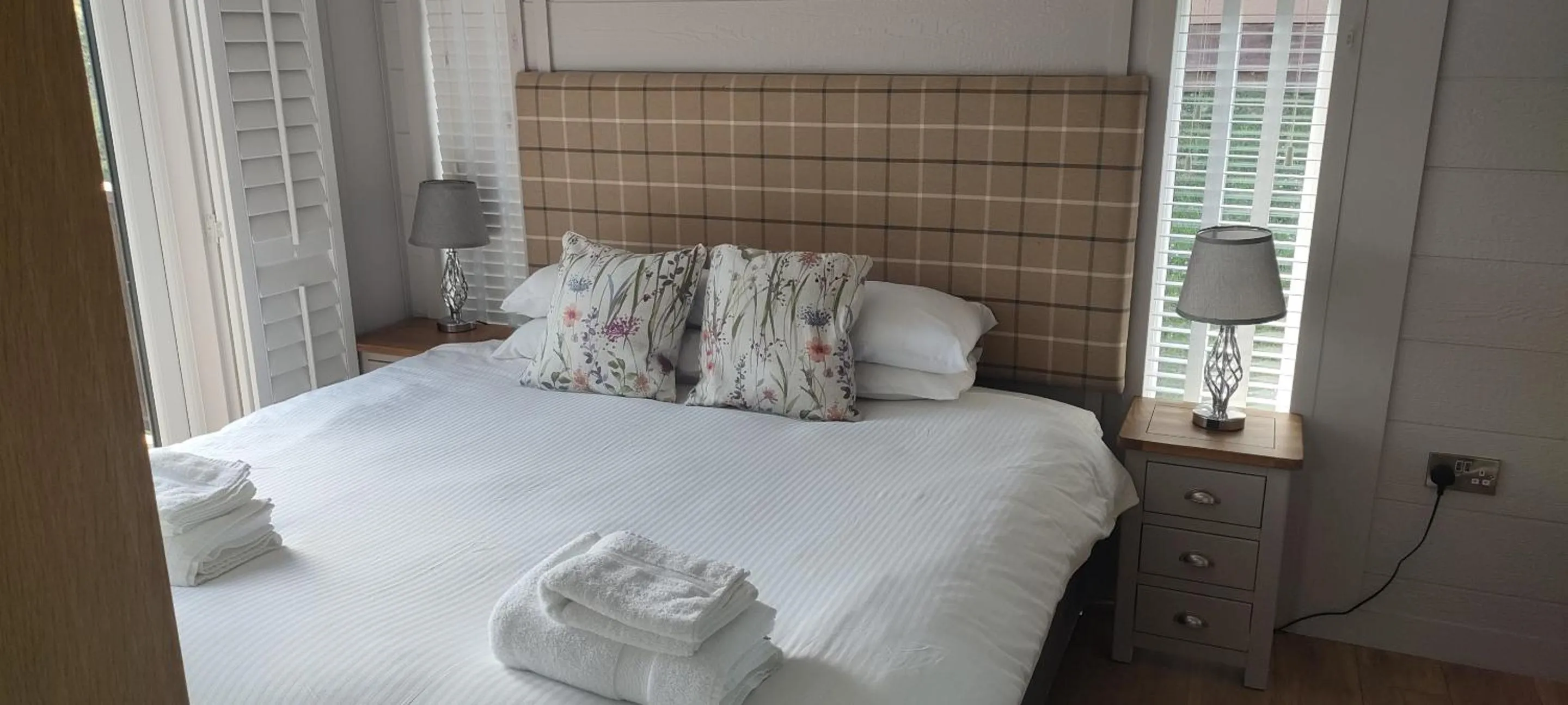 Bedroom, Bed in Great Trethew Hotel - Self Catering Lodges - Bar & Restaurant