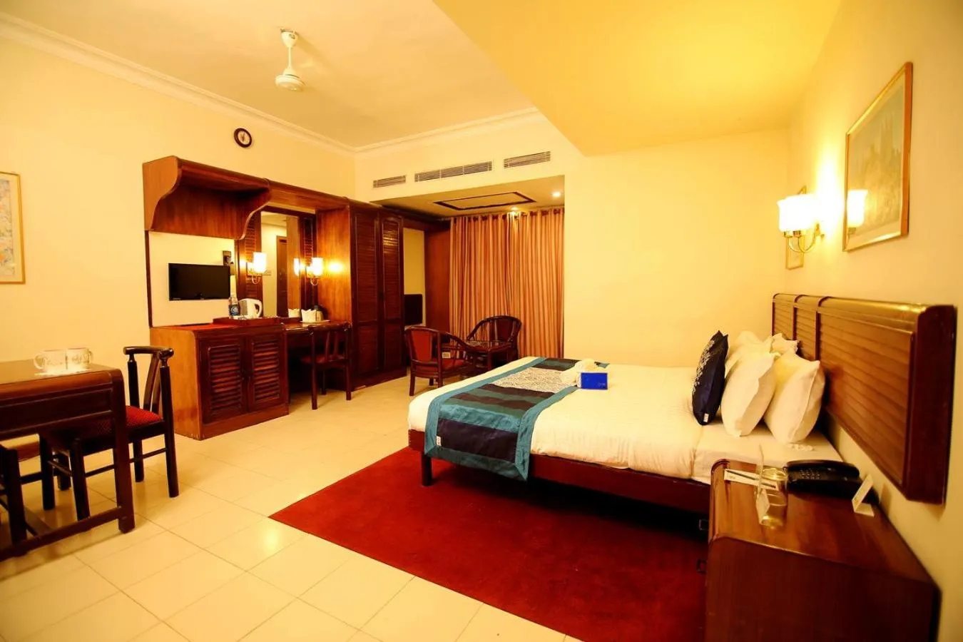 Photo of the whole room, Bed in Yuvarani Residency