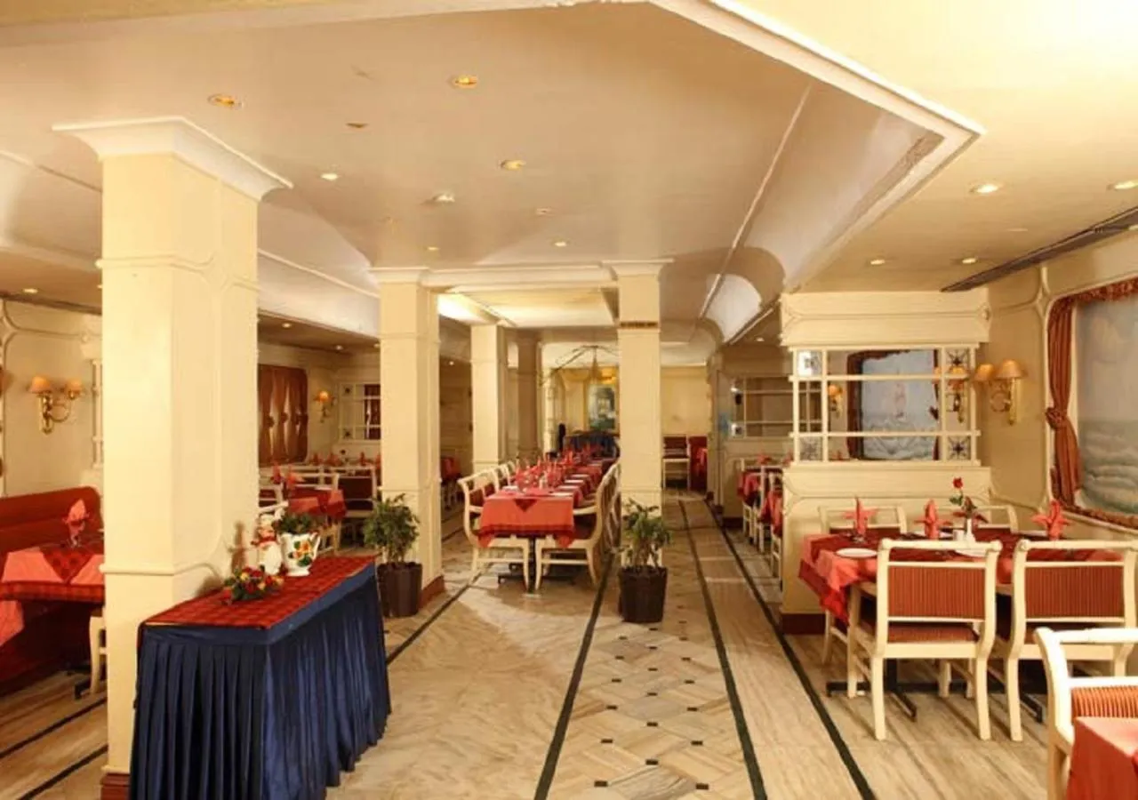 Restaurant/places to eat in Yuvarani Residency