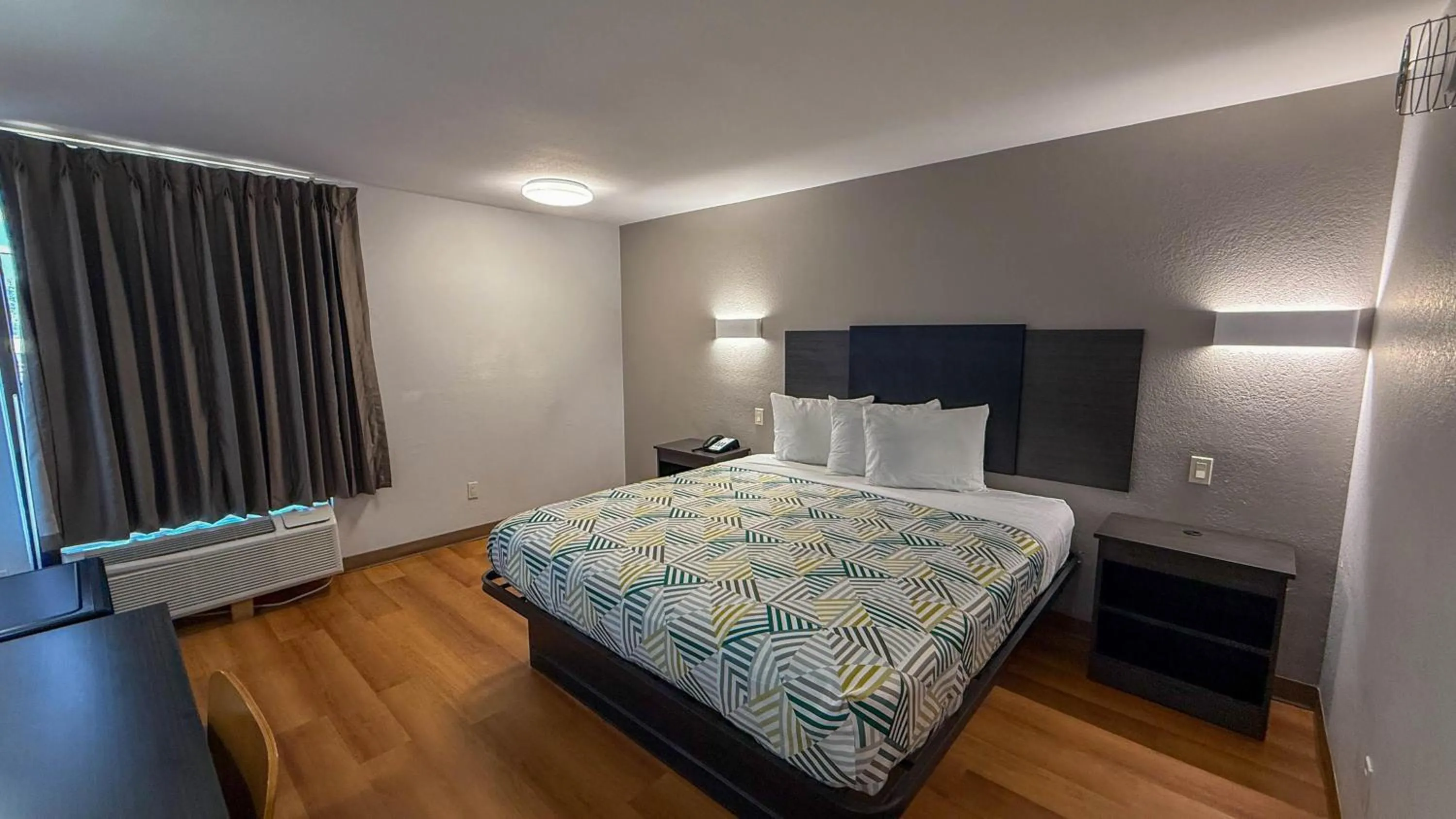 Bedroom, Bed in Motel 6-Oklahoma City, OK - South