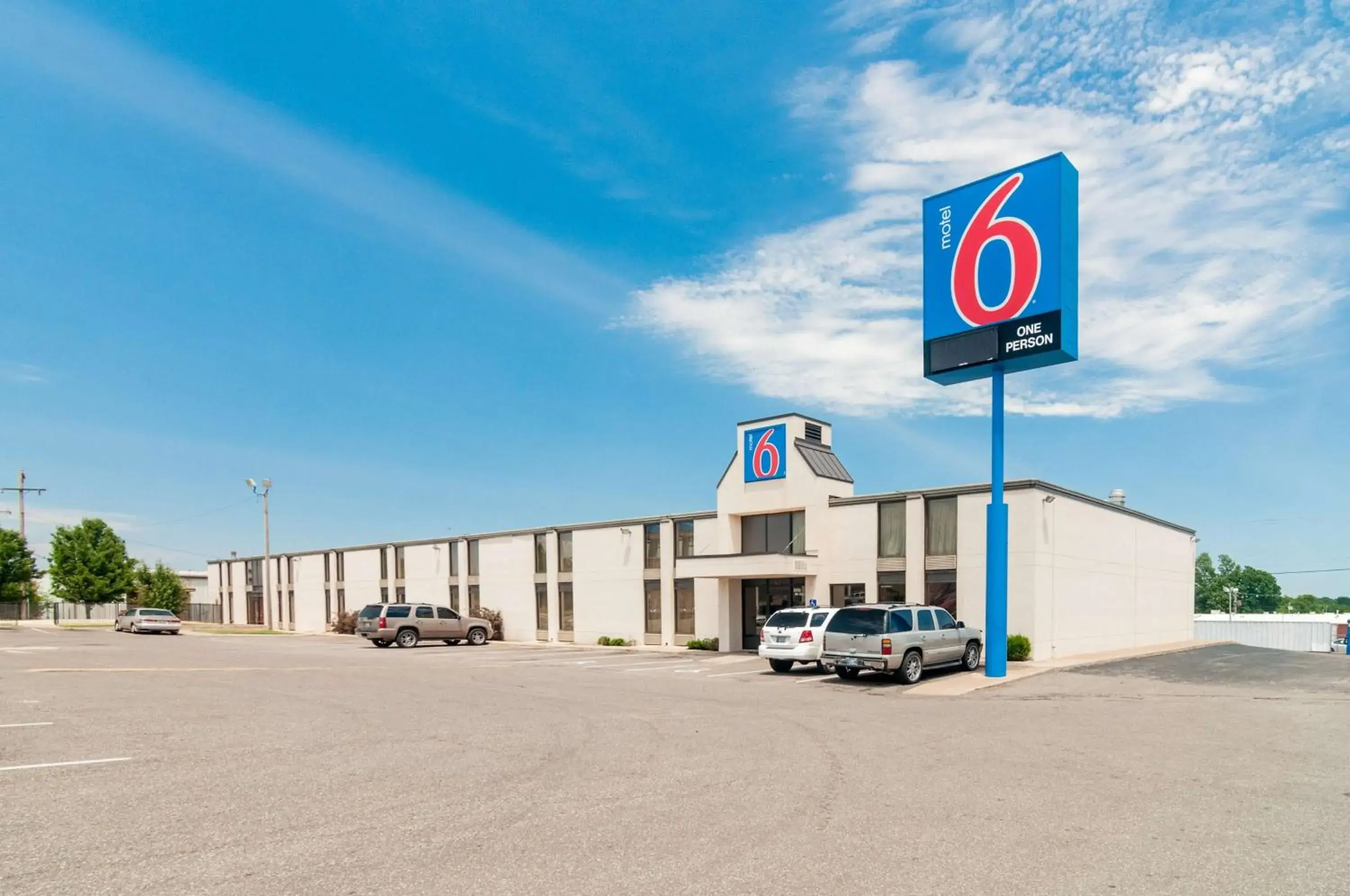 Property building in Motel 6-Oklahoma City, OK - South Property building in Motel 6-Oklahoma City, OK - South