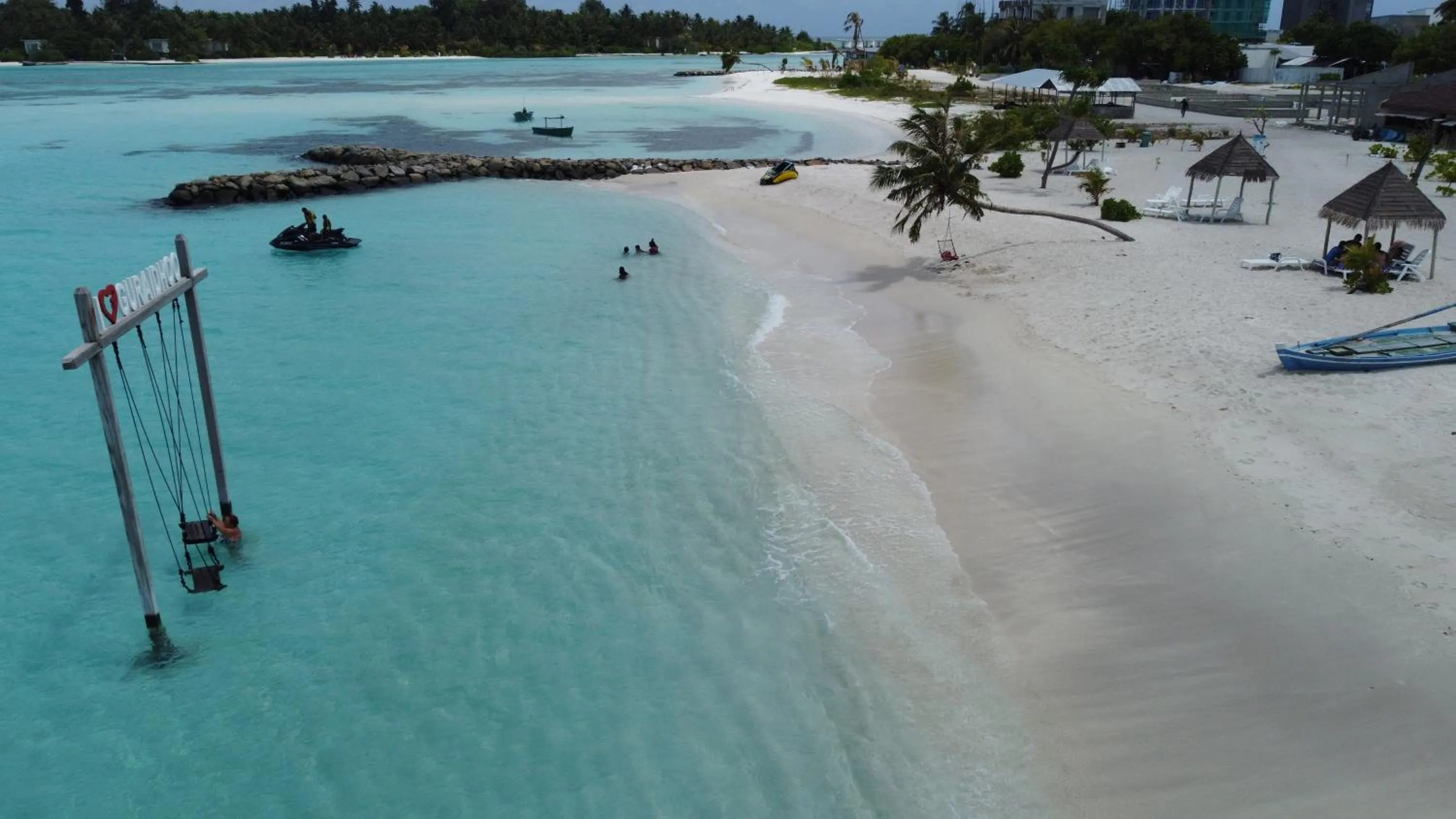 Beach in Moodhumaa Inn
