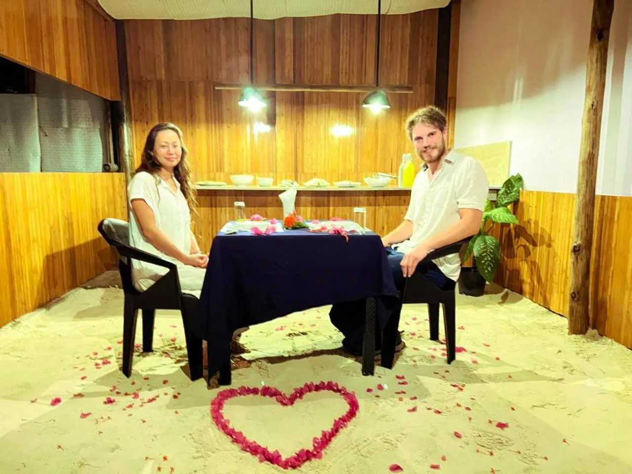 Dining area in Moodhumaa Inn