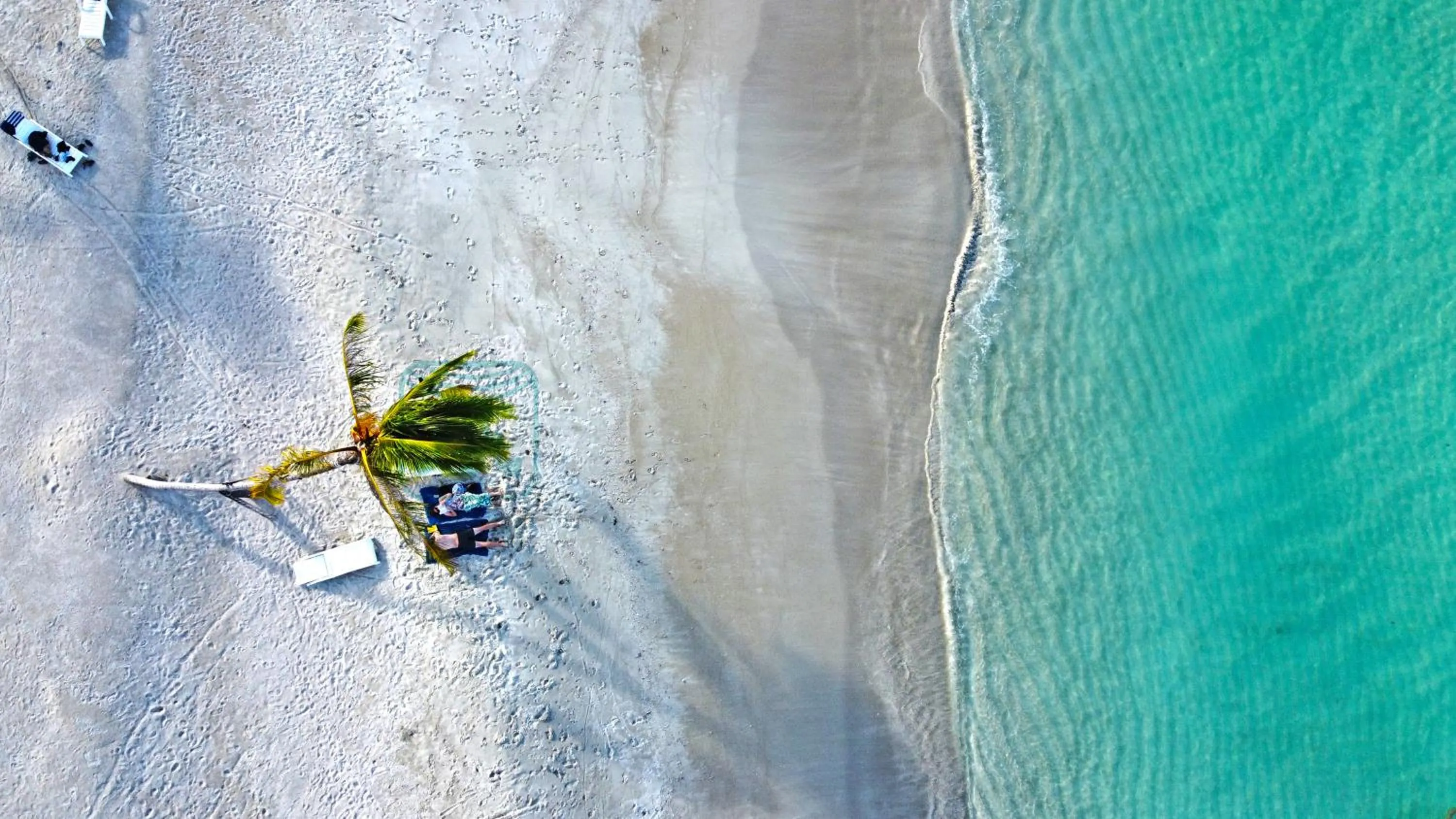 Day in Moodhumaa Inn