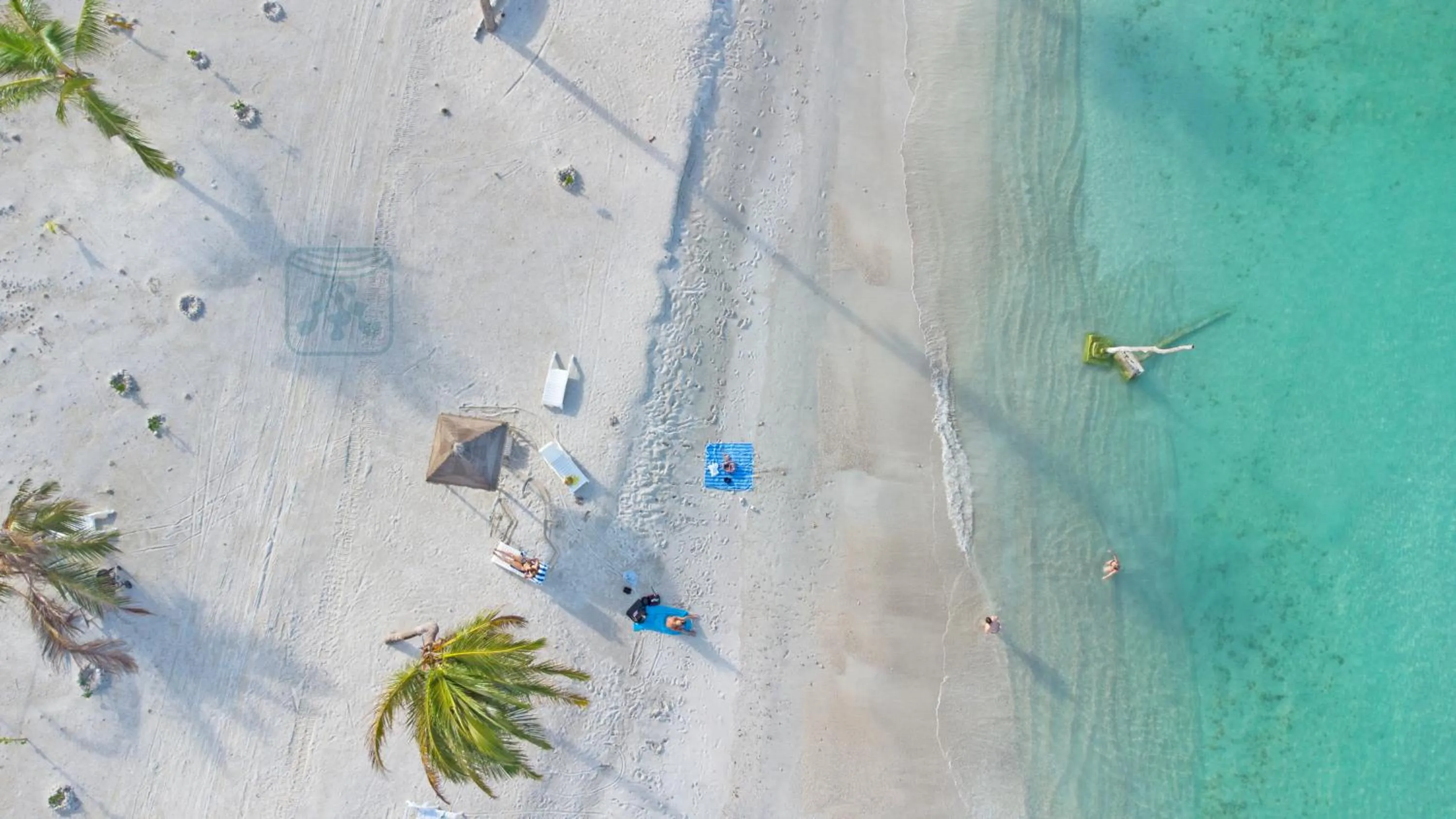 Day in Moodhumaa Inn