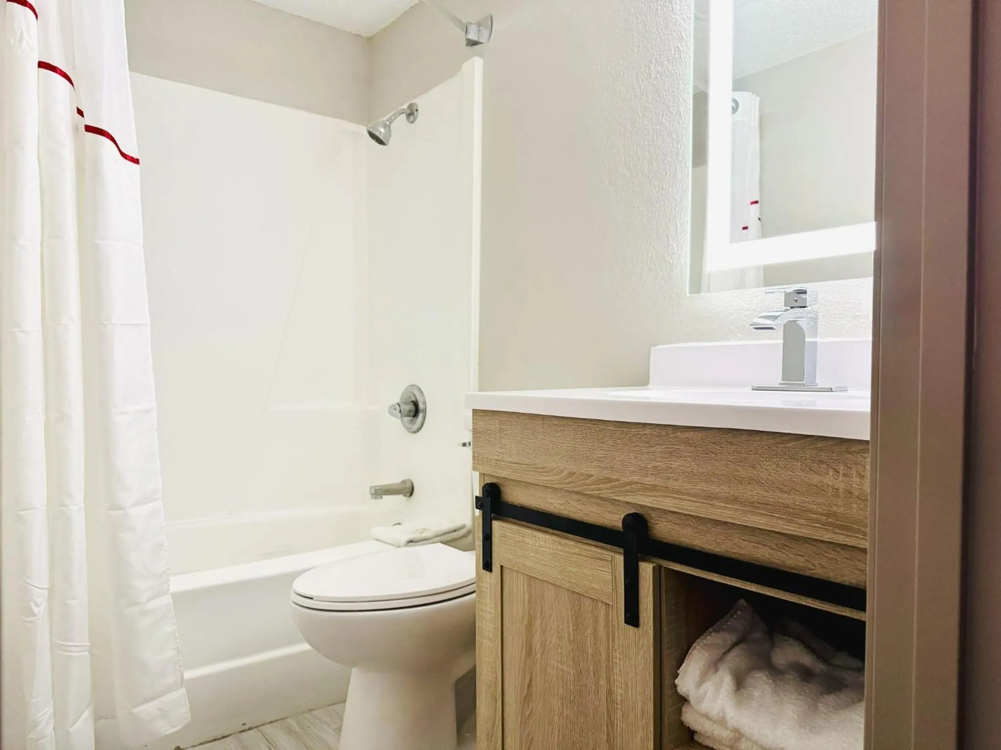 Bathroom in Red Roof Inn Ames