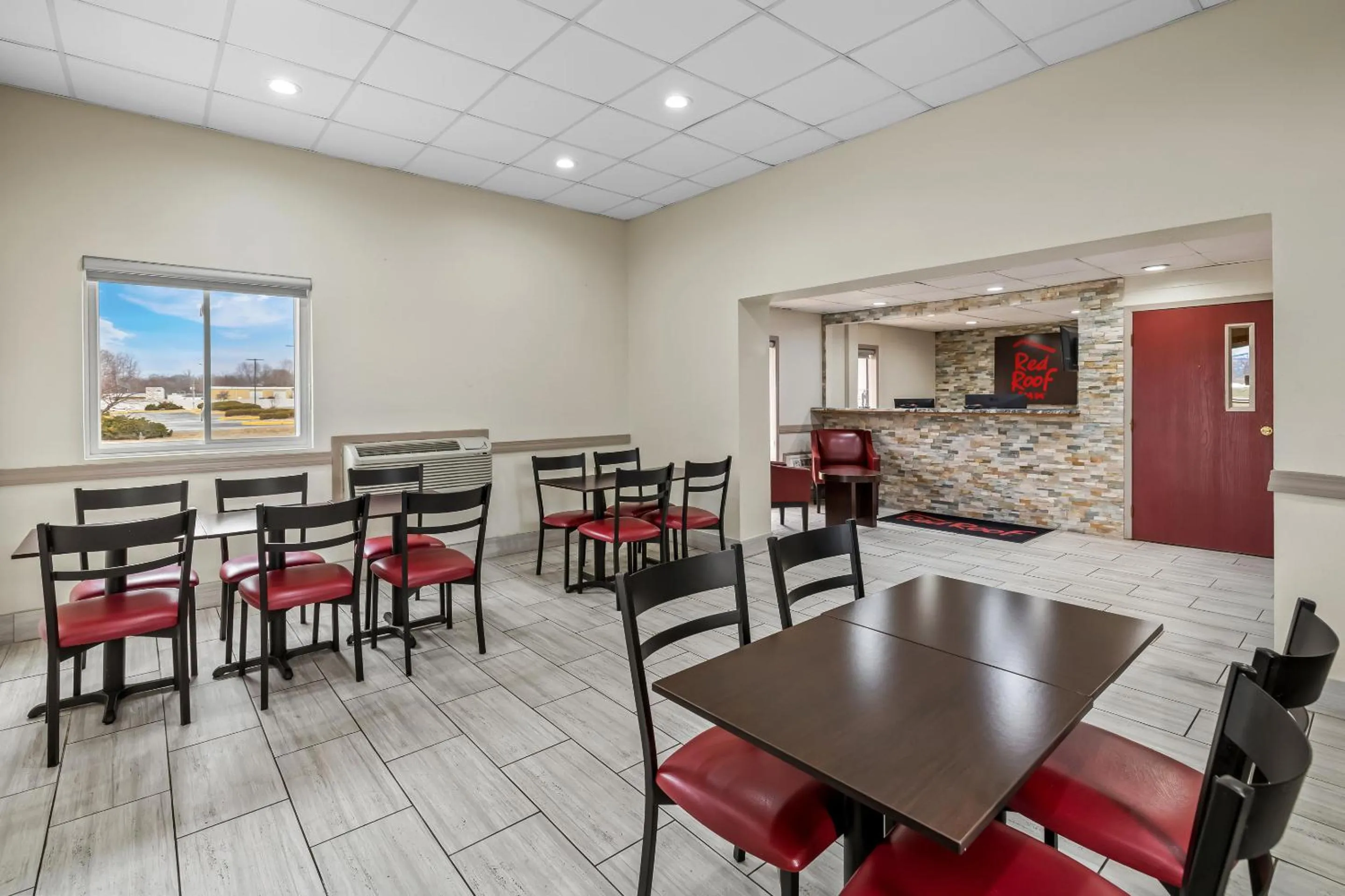 Breakfast in Red Roof Inn Ames