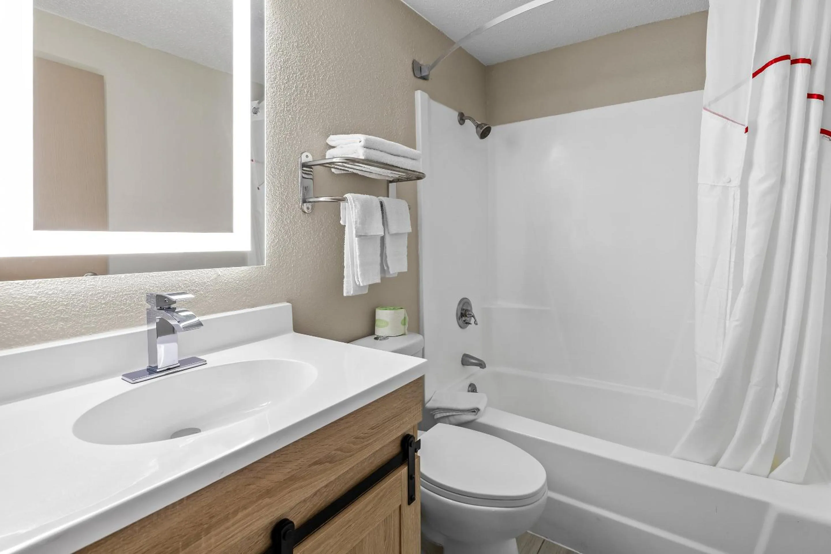 Bathroom in Red Roof Inn Ames