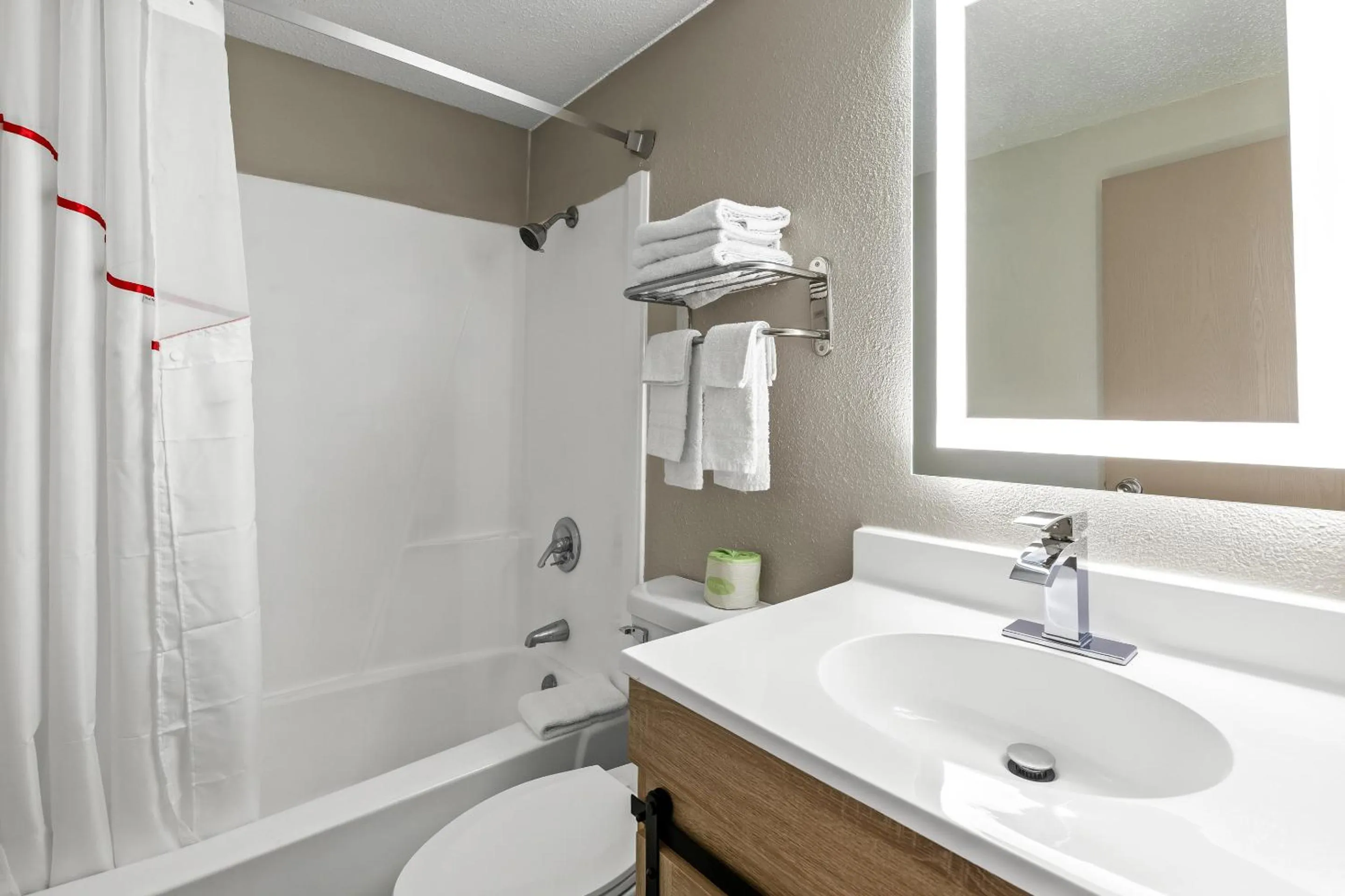 Bathroom in Red Roof Inn Ames