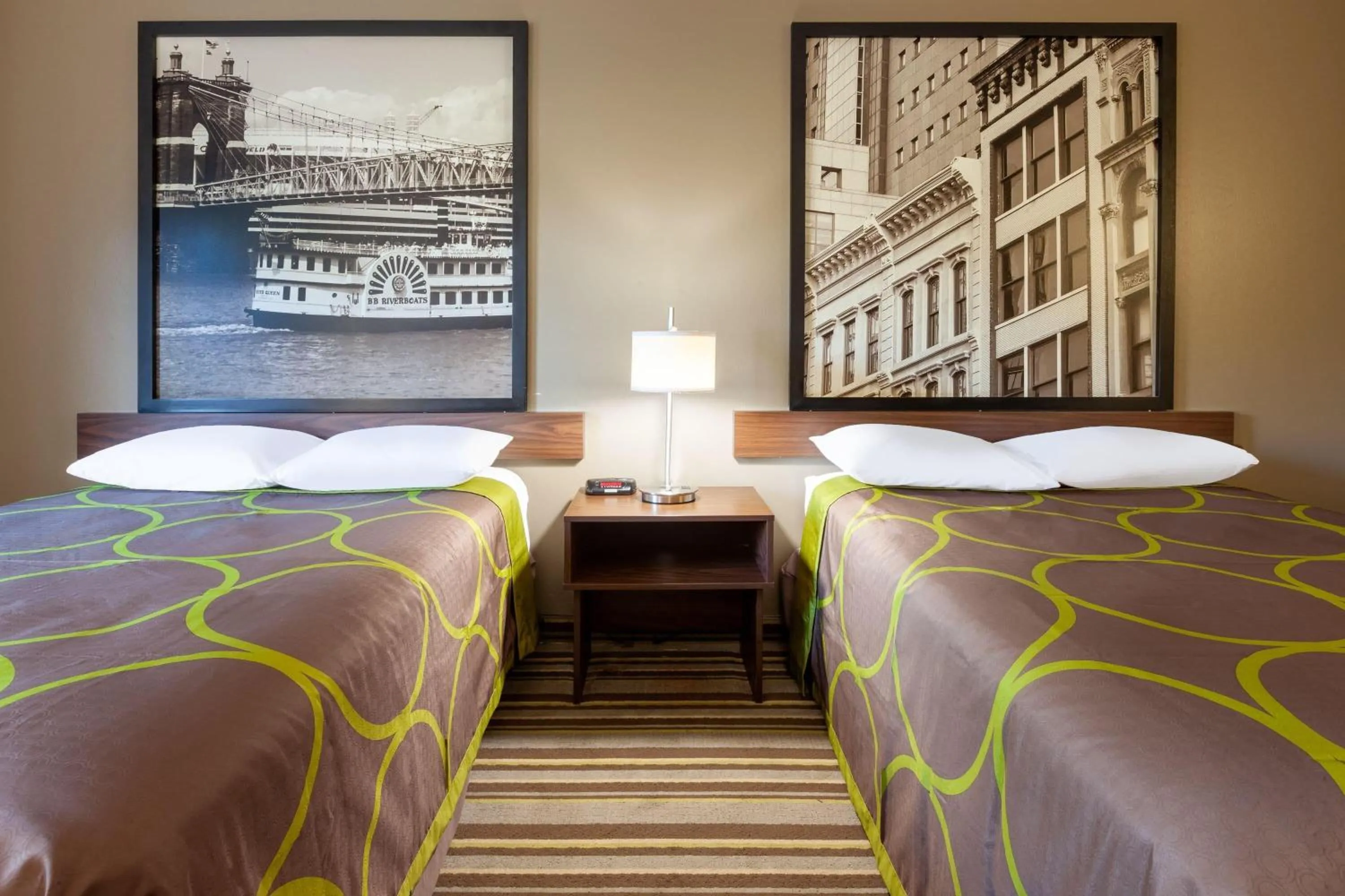 Photo of the whole room, Bed in Super 8 by Wyndham La Grange KY