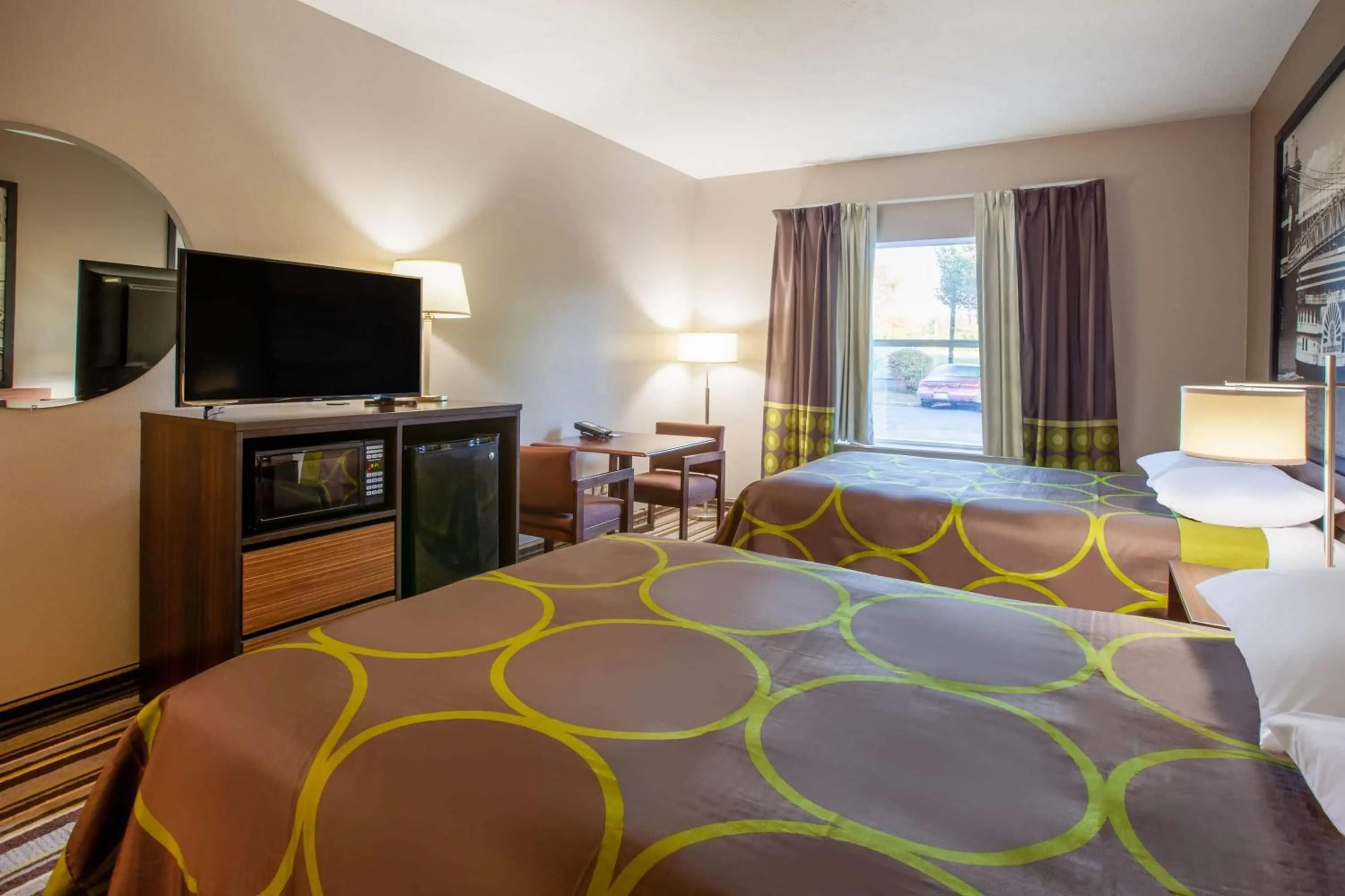 Photo of the whole room, Bed in Super 8 by Wyndham La Grange KY