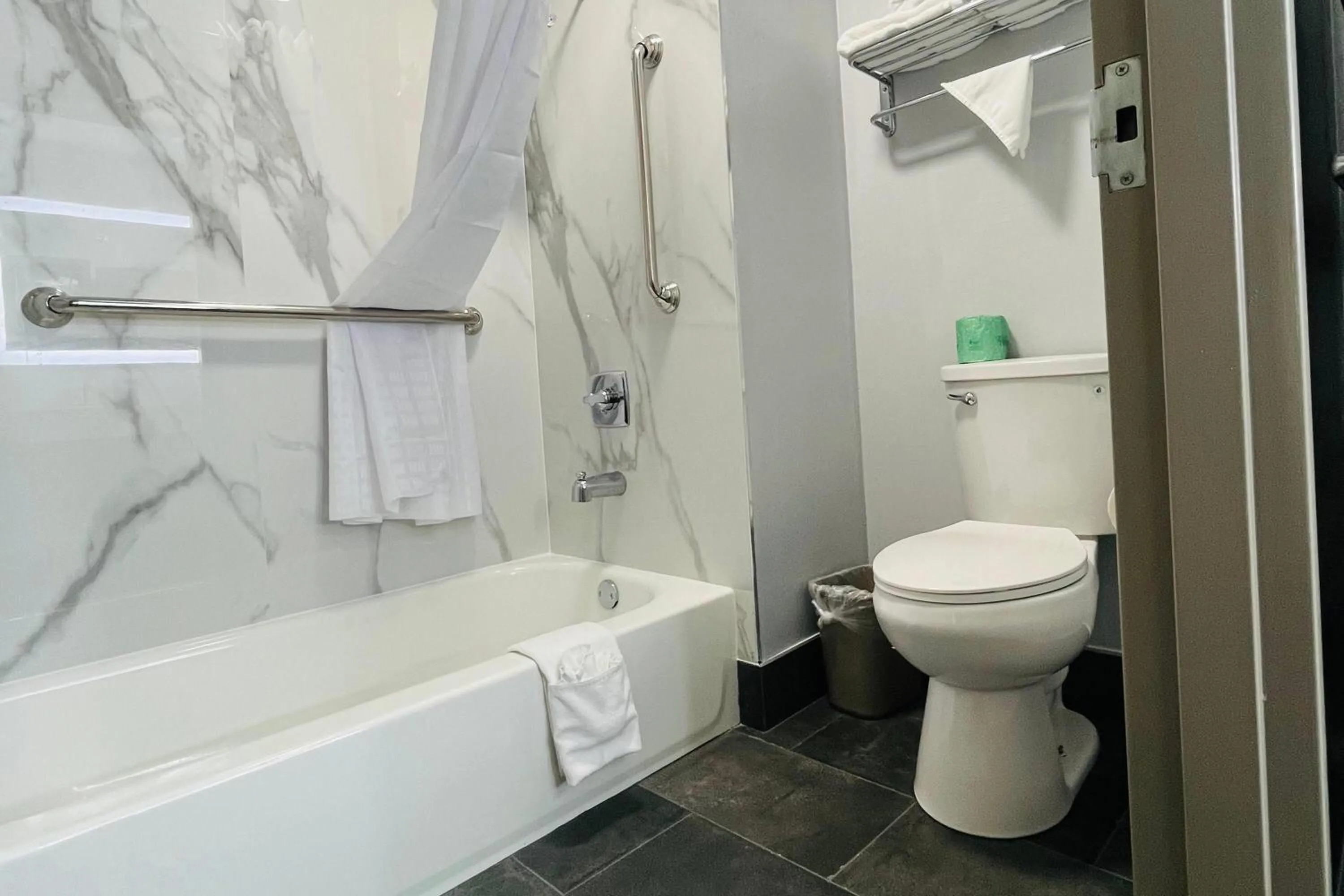 Bathroom in Baymont by Wyndham La Grange KY Southeast