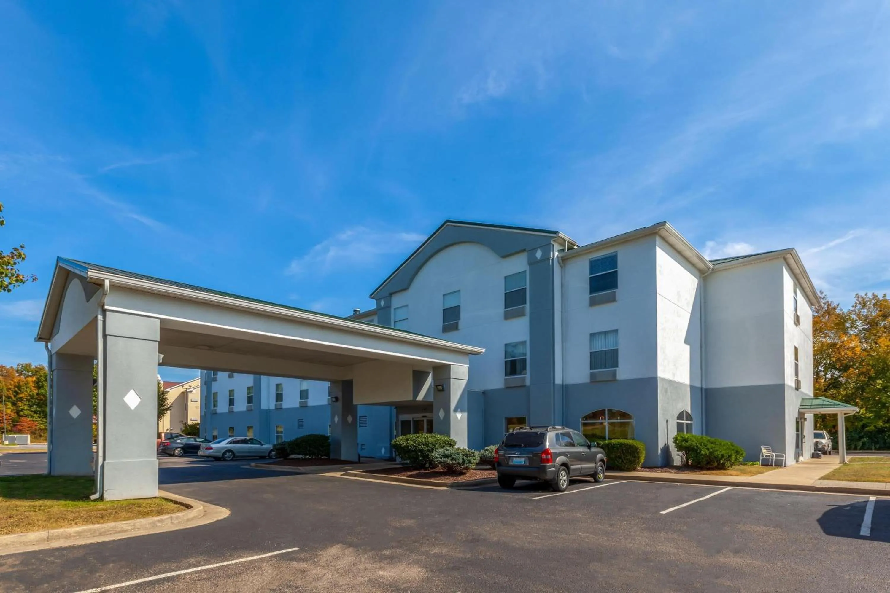 Property building in Super 8 by Wyndham La Grange KY