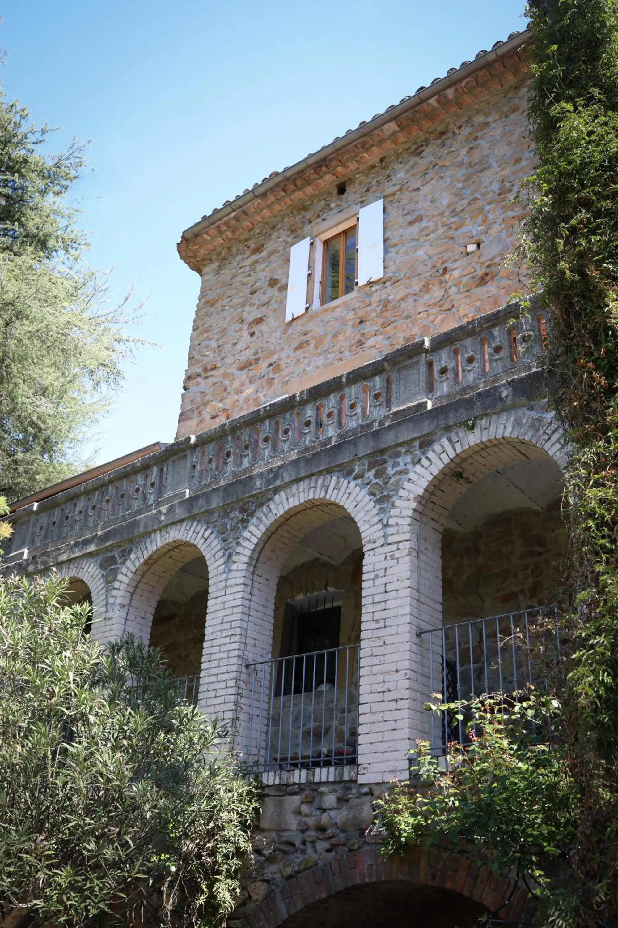 Property building in Le Mas Fraissinet