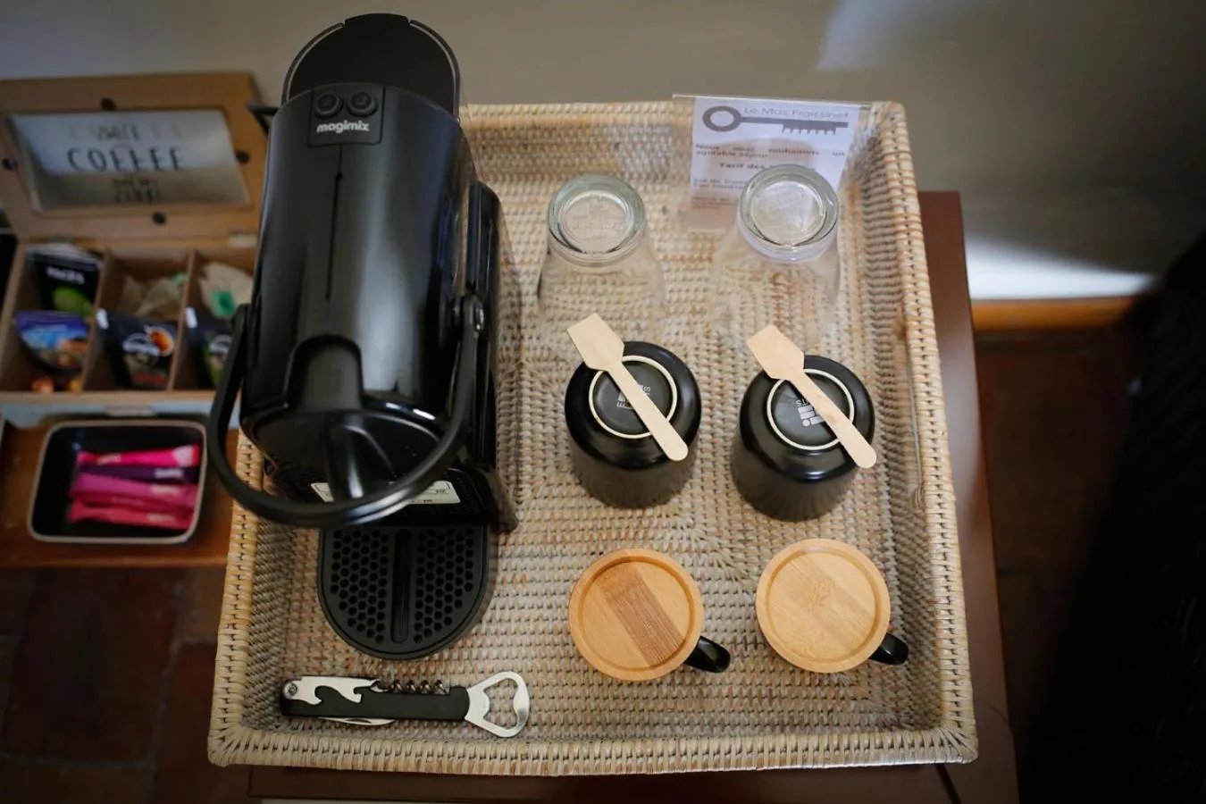 Coffee/tea facilities in Le Mas Fraissinet