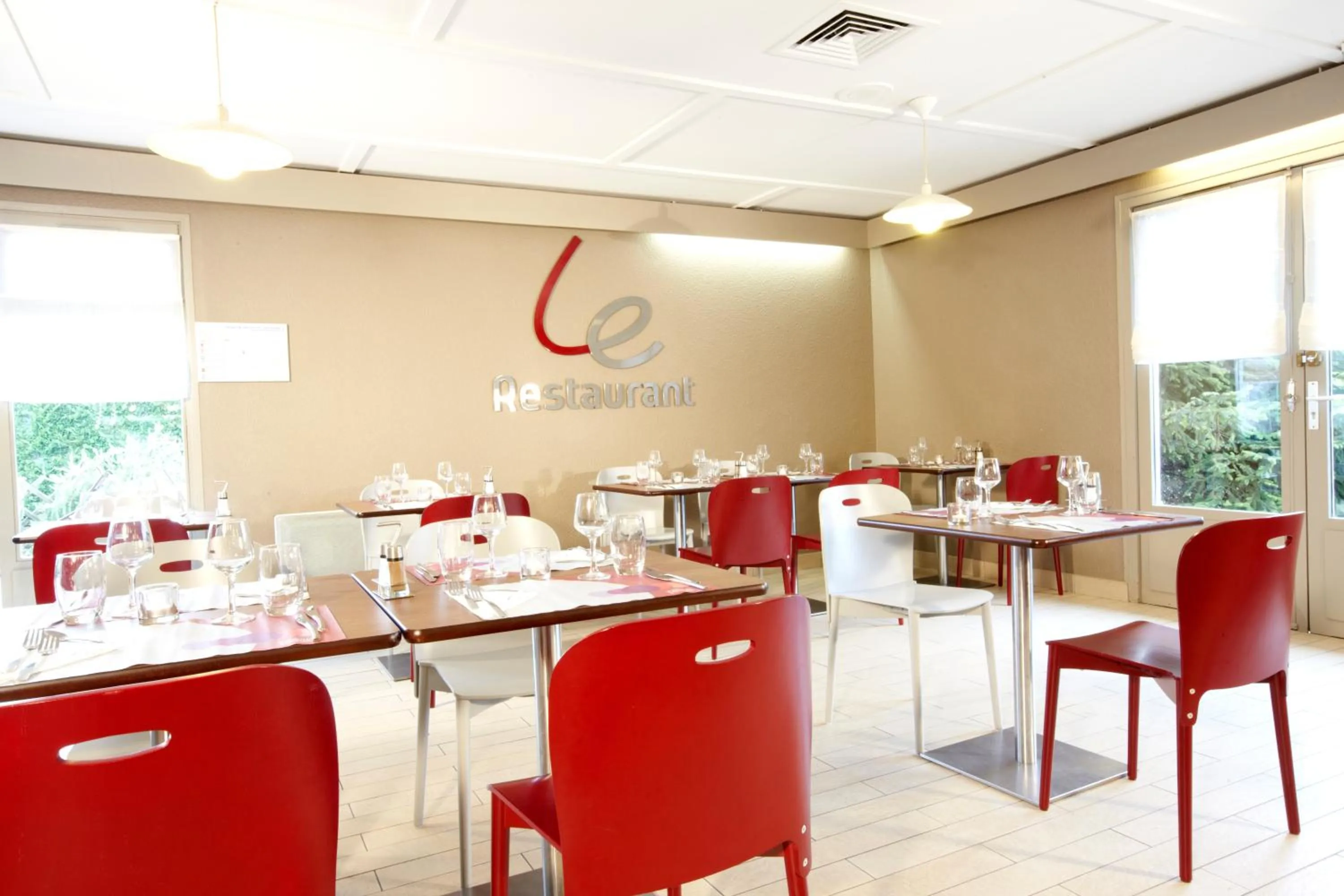 Restaurant/places to eat in Campanile Biarritz