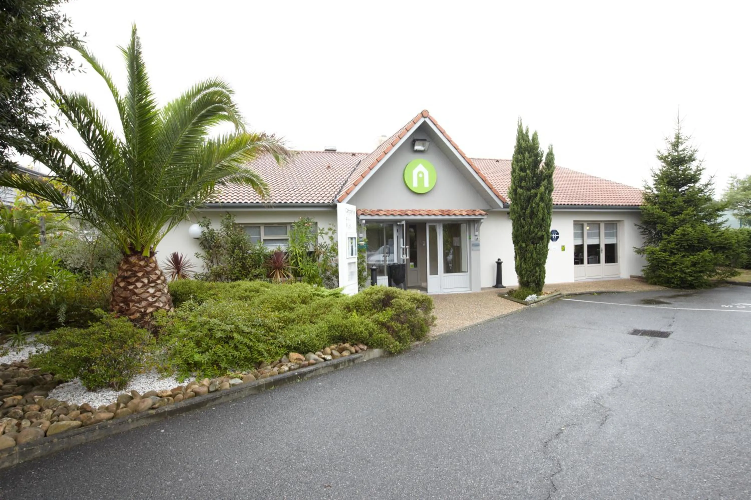 Facade/entrance in Campanile Biarritz