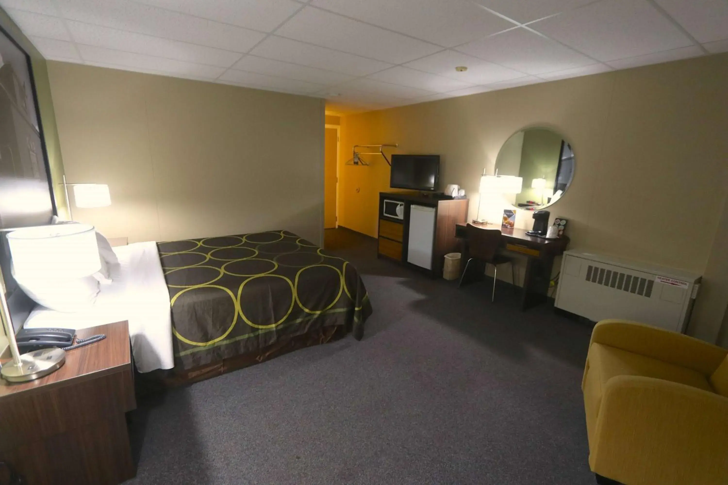 Photo of the whole room, Bed in Super 8 by Wyndham Hearst ON Photo of the whole room, Bed in Super 8 by Wyndham Hearst ON