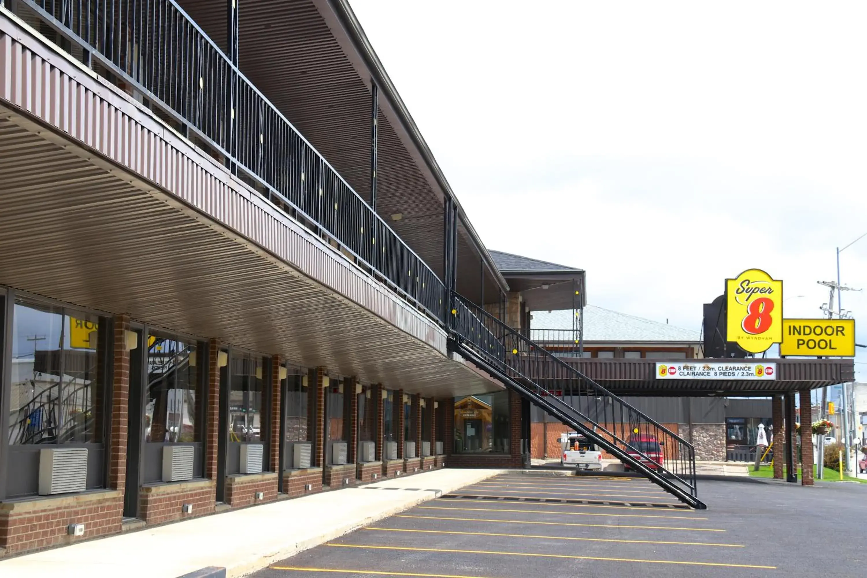 Property building in Super 8 by Wyndham Hearst ON Property building in Super 8 by Wyndham Hearst ON