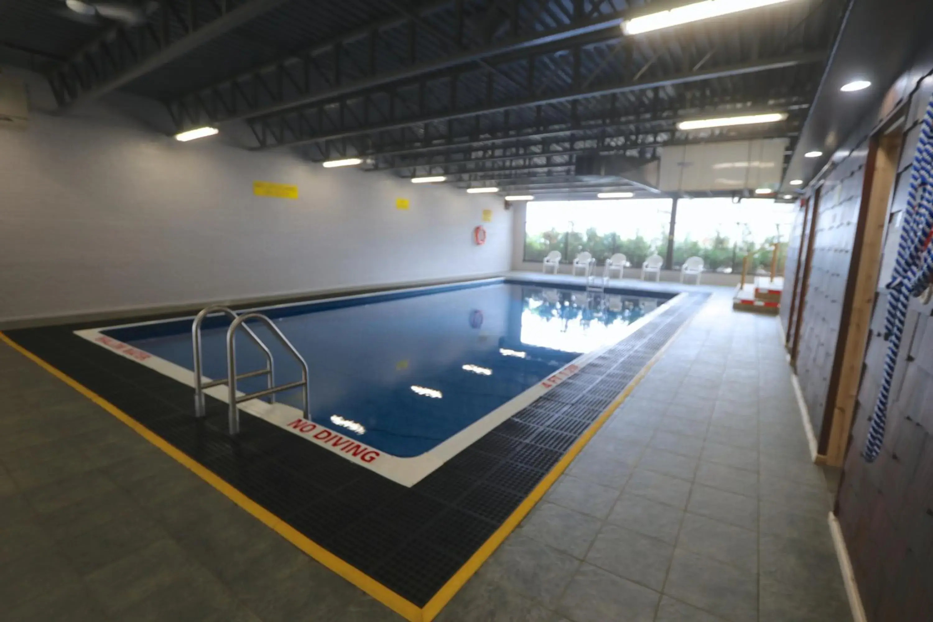 Swimming pool in Super 8 by Wyndham Hearst ON Swimming pool in Super 8 by Wyndham Hearst ON