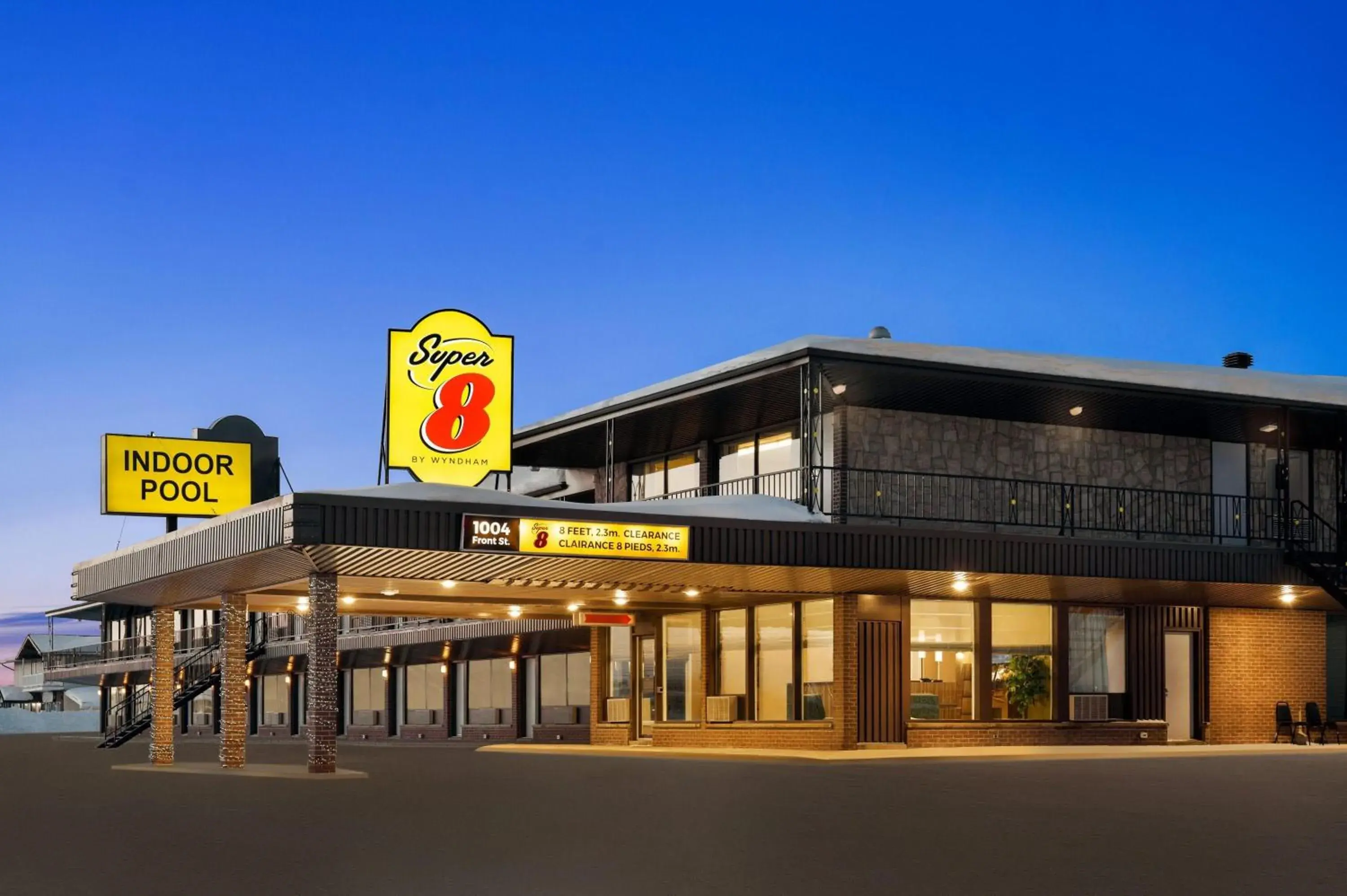 Property building in Super 8 by Wyndham Hearst ON Property building in Super 8 by Wyndham Hearst ON