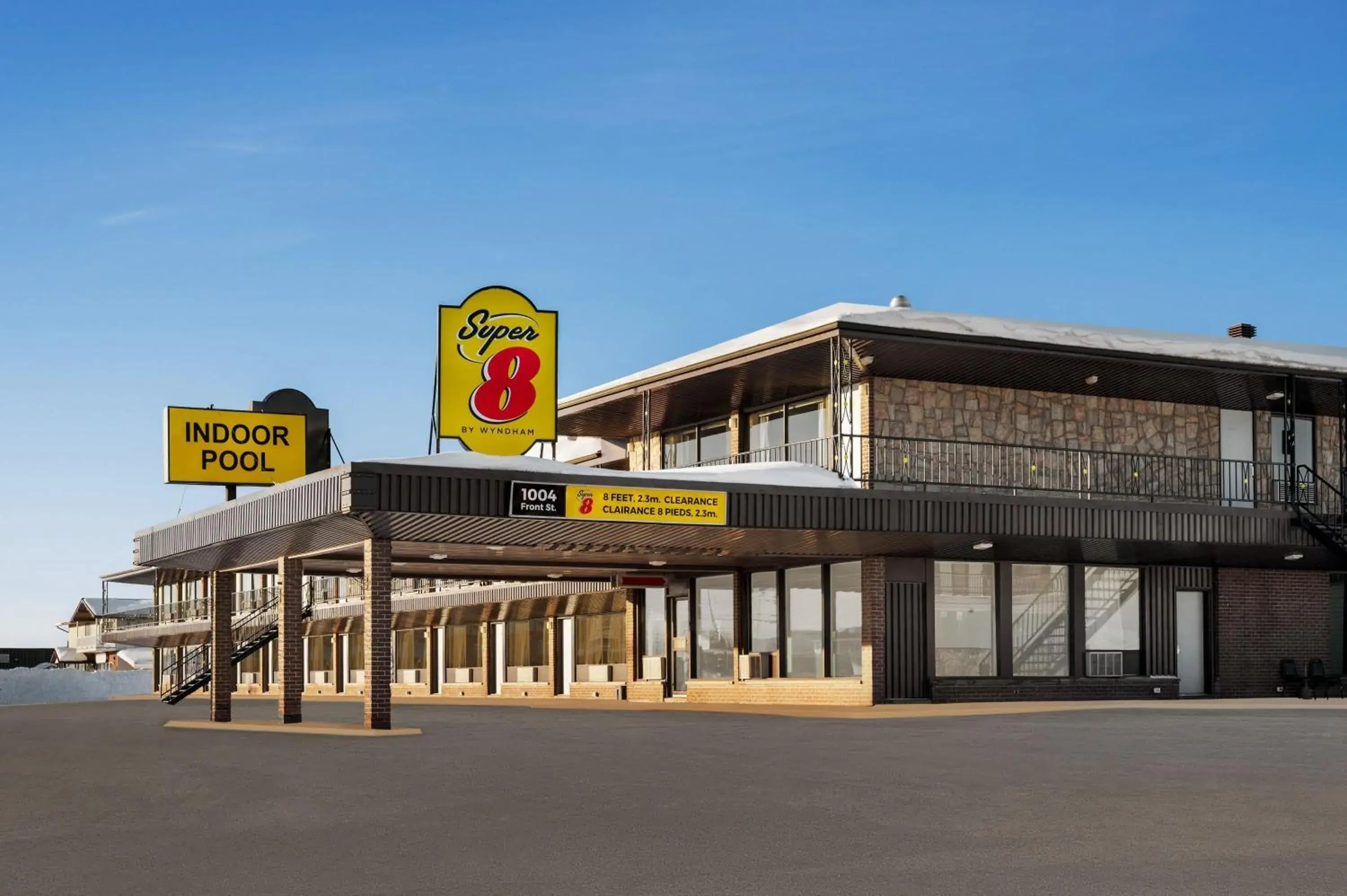 Property building in Super 8 by Wyndham Hearst ON Property building in Super 8 by Wyndham Hearst ON