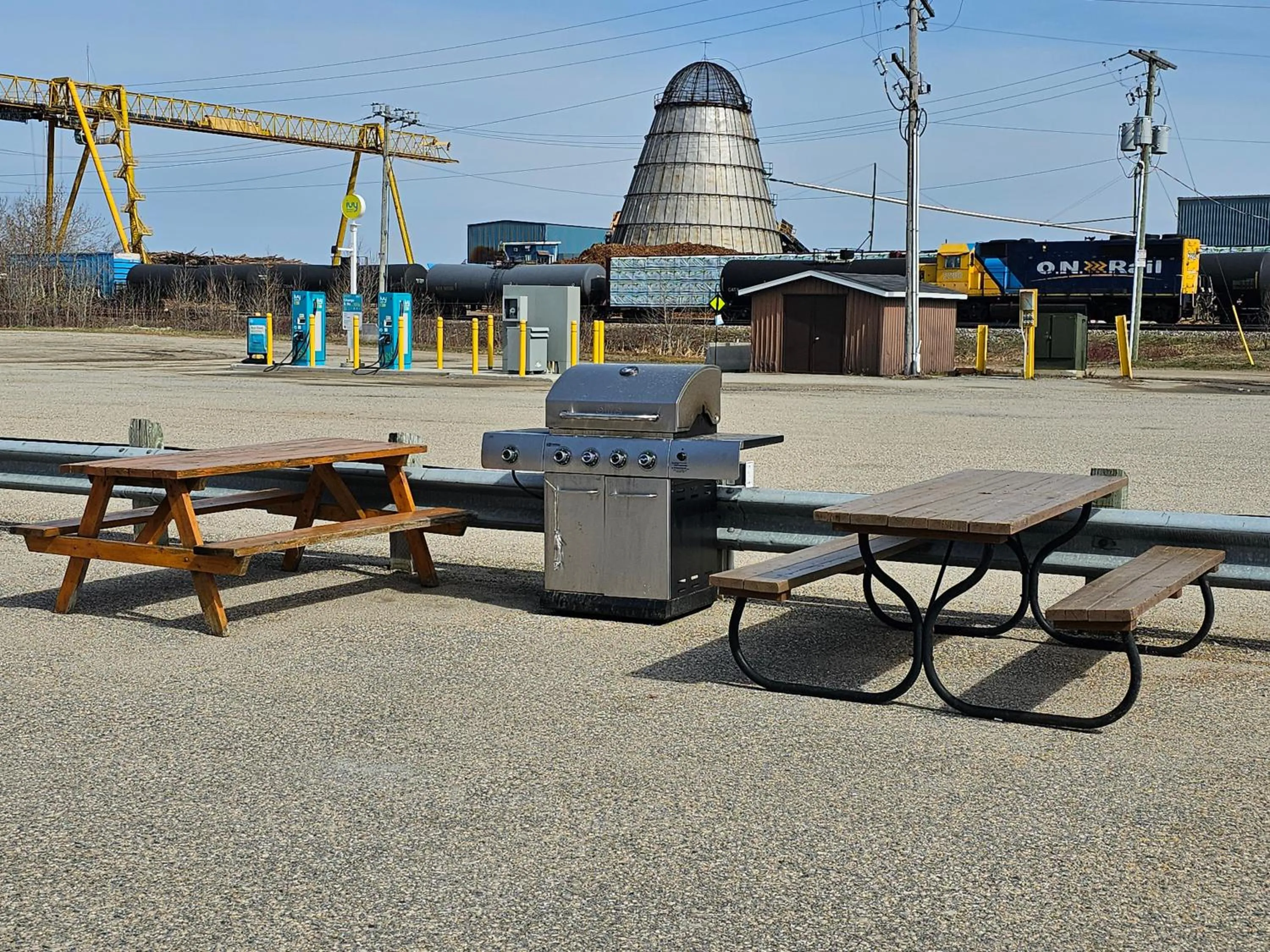 BBQ facilities in Super 8 by Wyndham Hearst ON