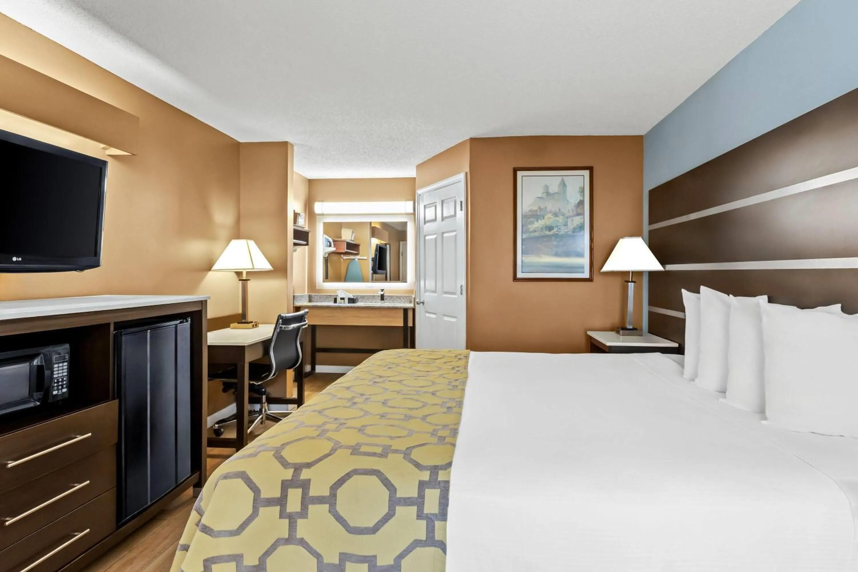 Bed in Baymont by Wyndham Forest City