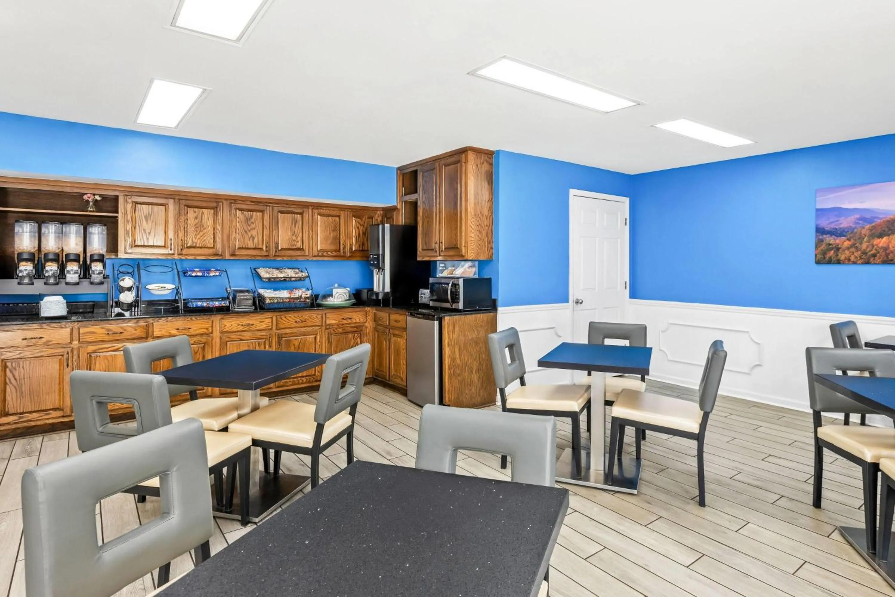 Restaurant/places to eat in Baymont by Wyndham Forest City