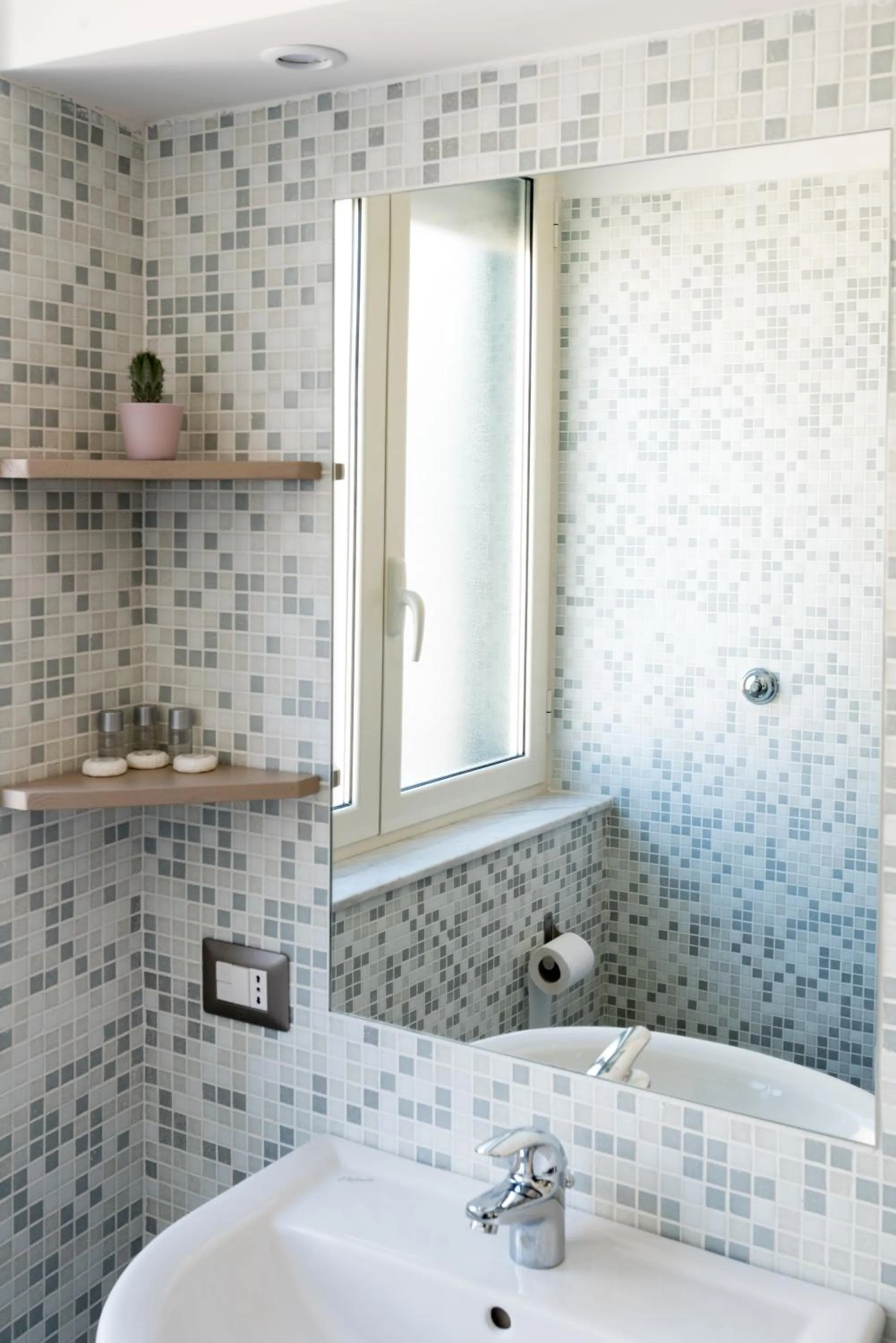 Bathroom in Starnone Bed&Book