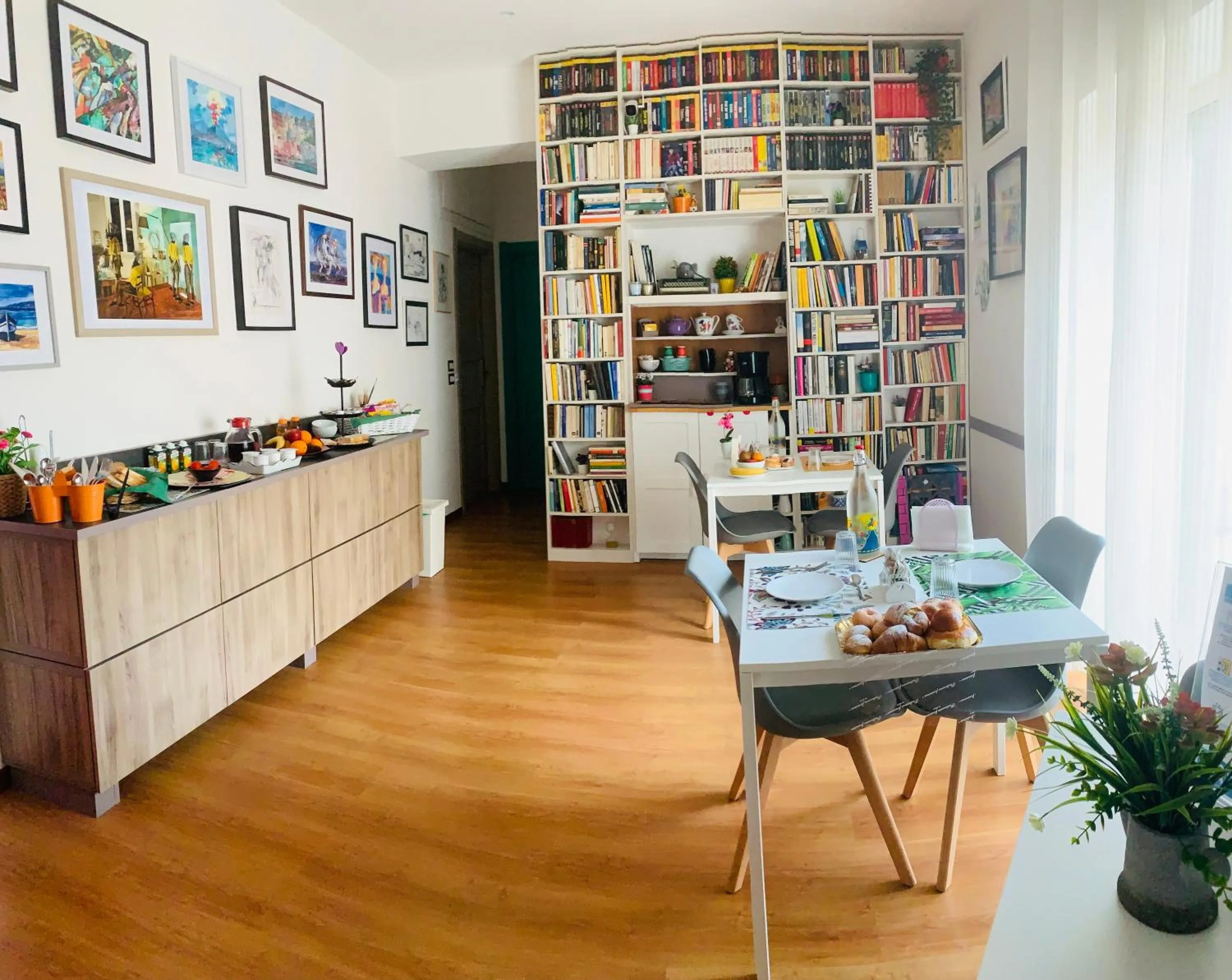 Dining area in Starnone Bed&Book