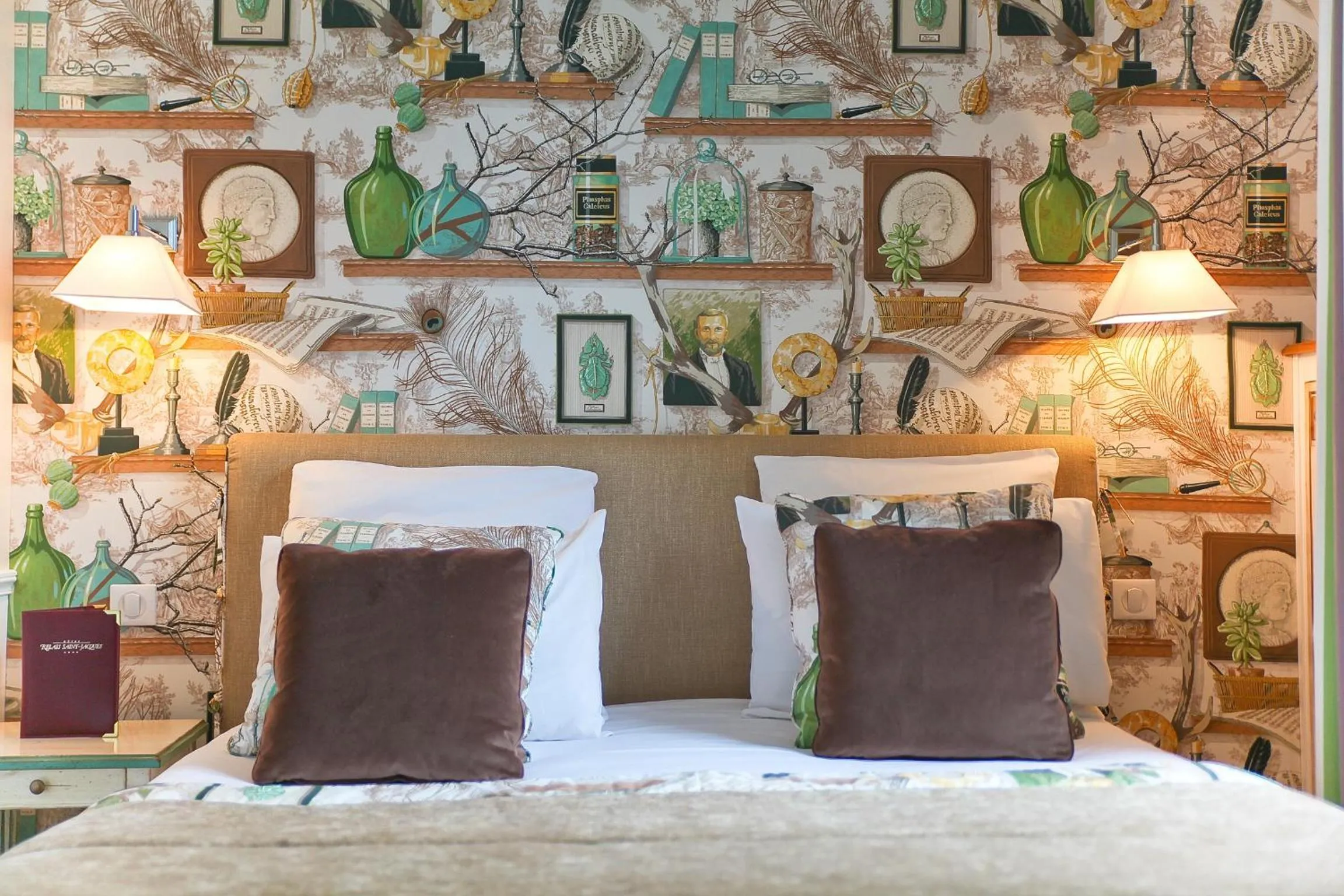Bed in Hôtel Relais Saint Jacques Paris
