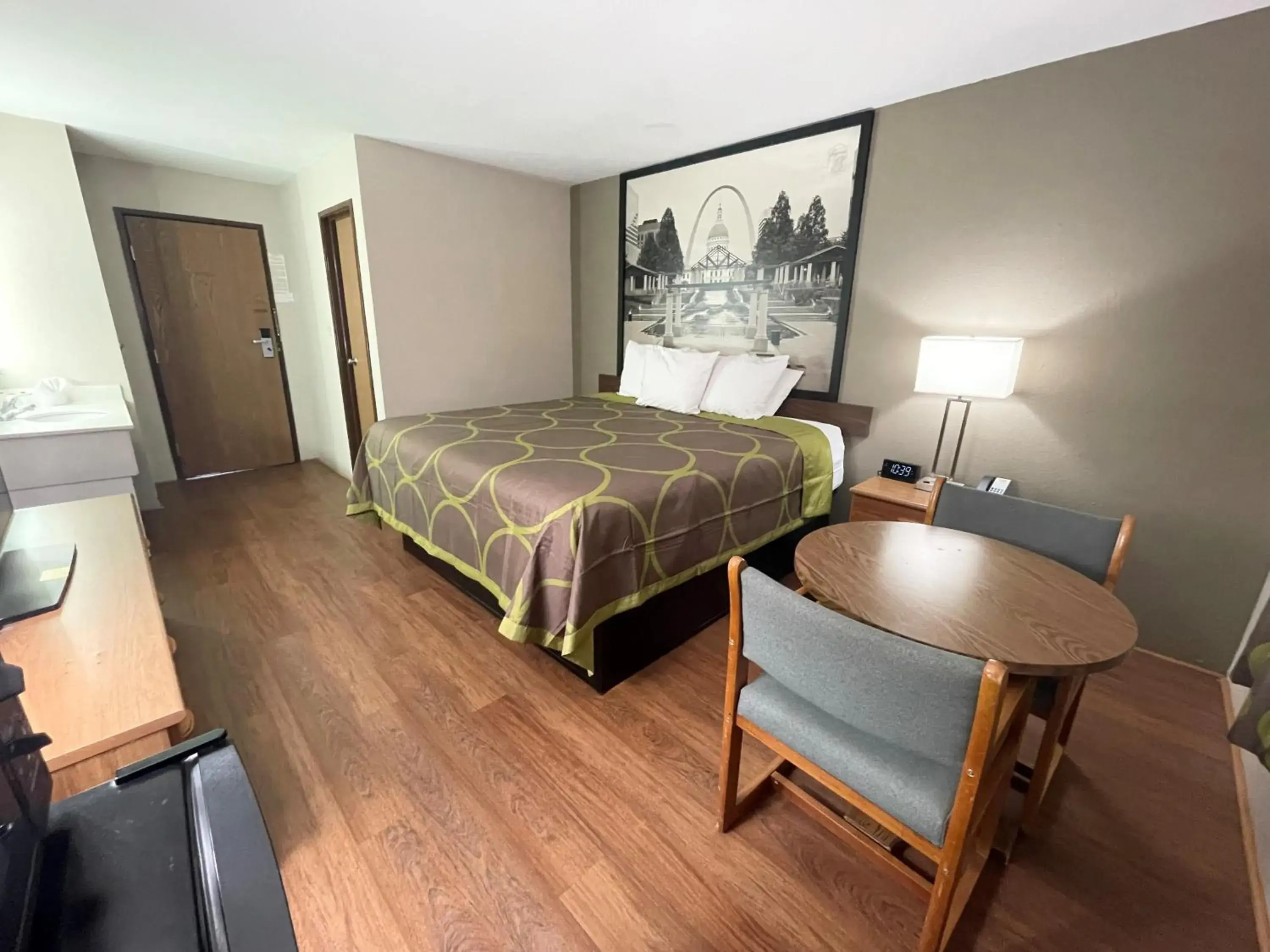 Bed in Super 8 by Wyndham Eureka/Six Flags Nearby Bed in Super 8 by Wyndham Eureka/Six Flags Nearby