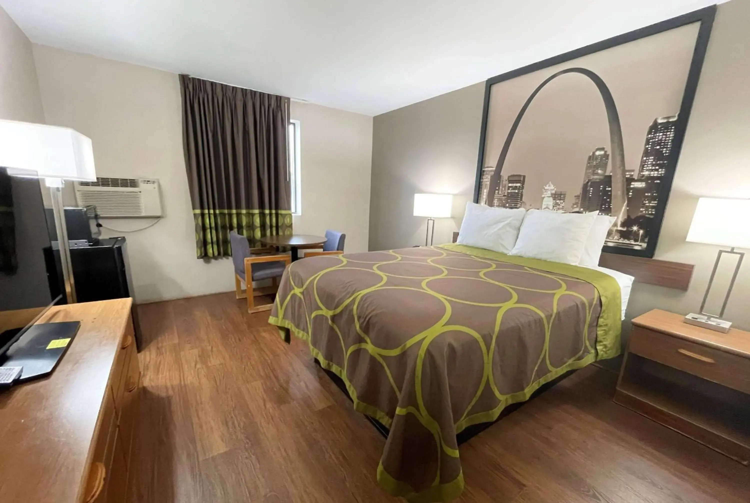 King Suite- Non-Smoking in Super 8 by Wyndham Eureka/Six Flags Nearby King Suite- Non-Smoking in Super 8 by Wyndham Eureka/Six Flags Nearby