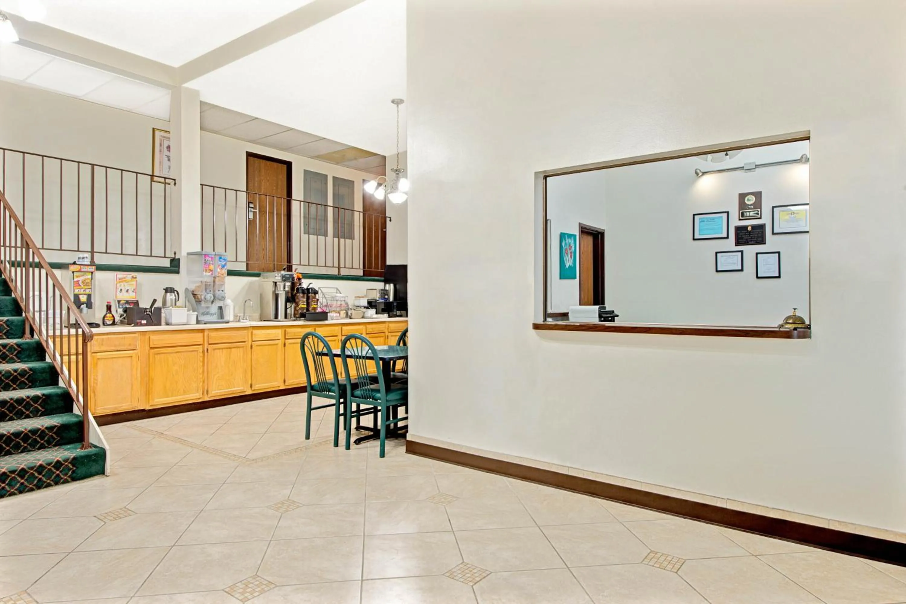 Lobby or reception in Super 8 by Wyndham Eureka/Six Flags Nearby