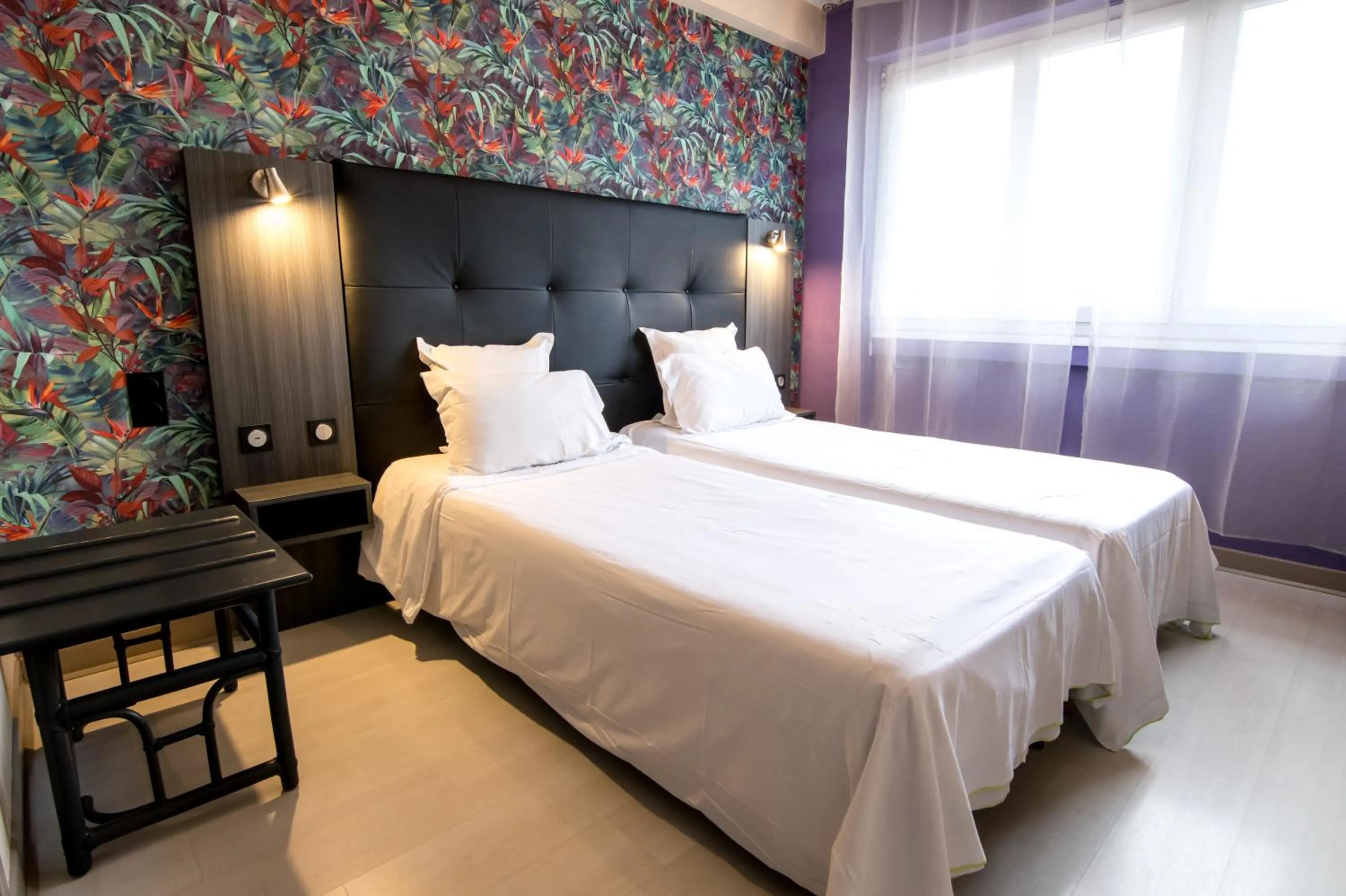 Bedroom, Bed in The Originals City, Hôtel Rive Droite, Albi "Quartier Madeleine"