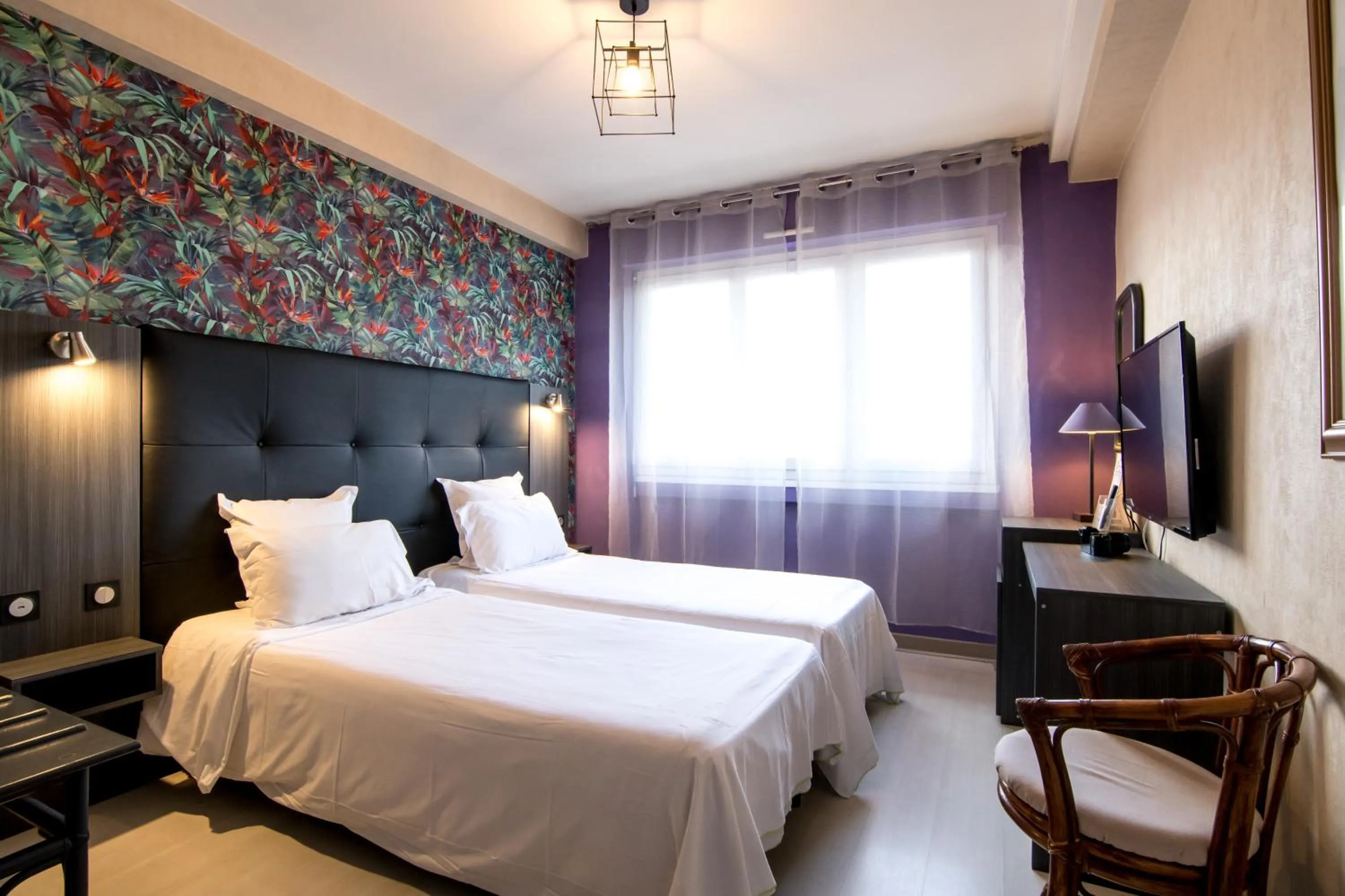 Bedroom, Bed in The Originals City, Hôtel Rive Droite, Albi "Quartier Madeleine"